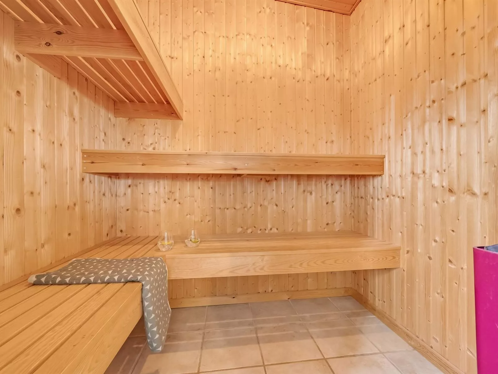 "Emelin" - 475m from the sea-Binnen