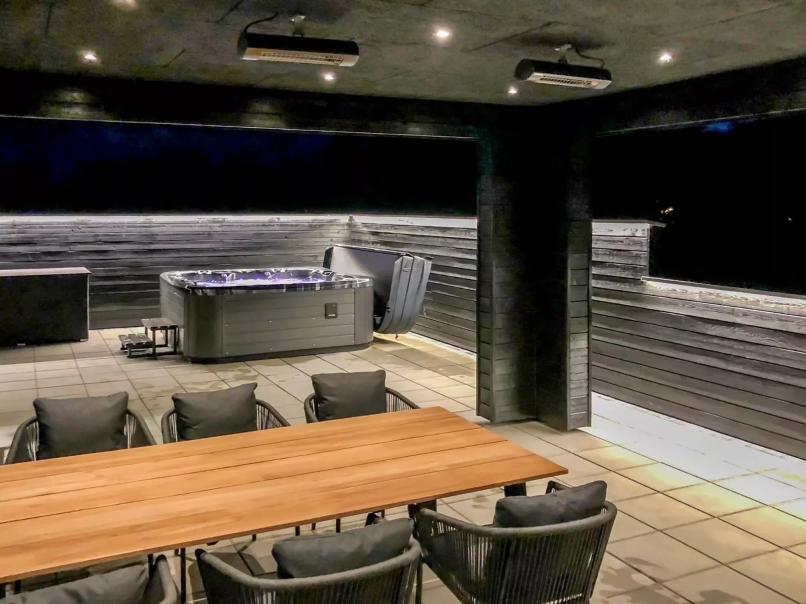 "Tinella" - 250m to the fjord-Buiten