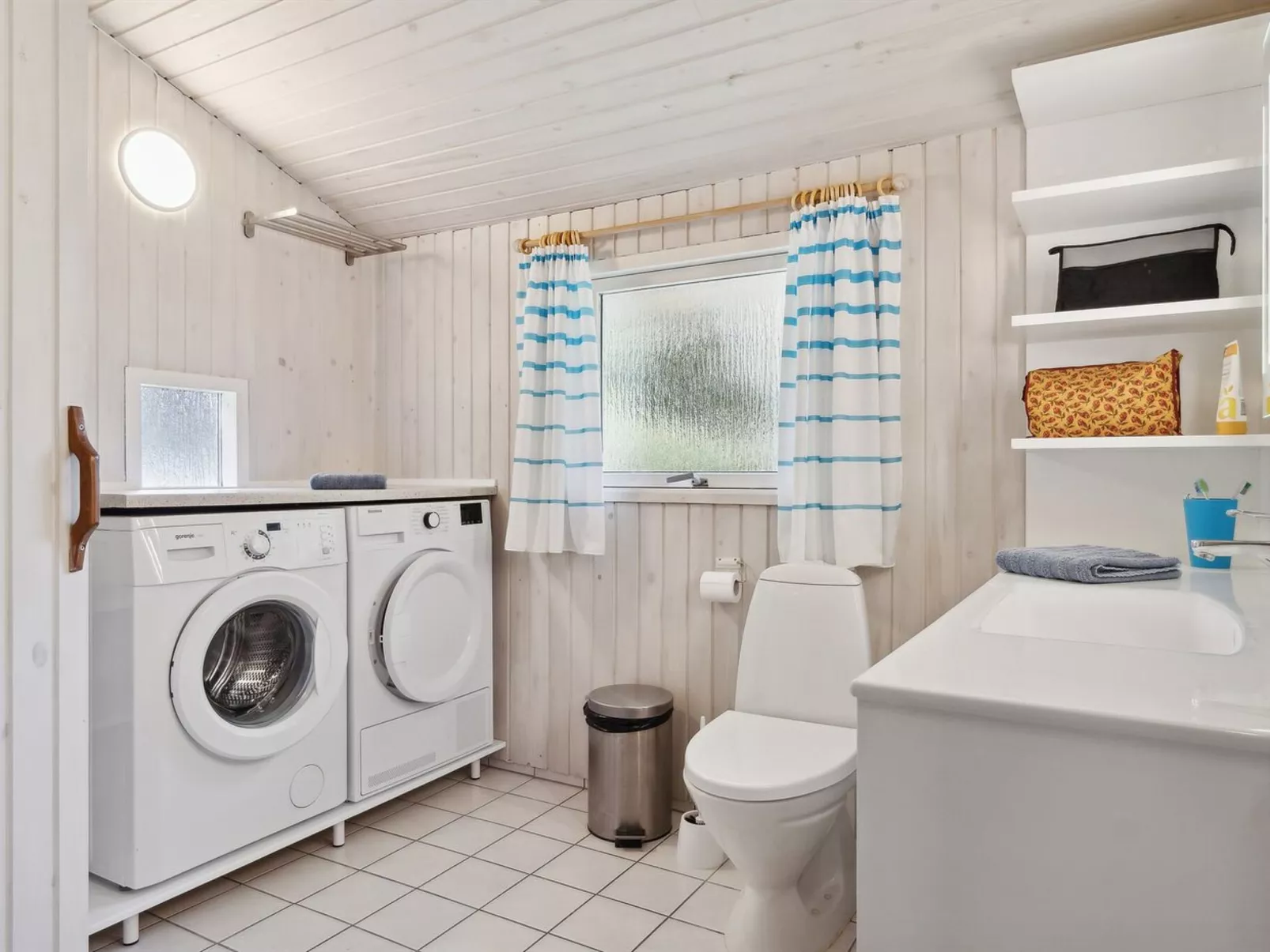 "Eini" - 500m from the sea-Binnen