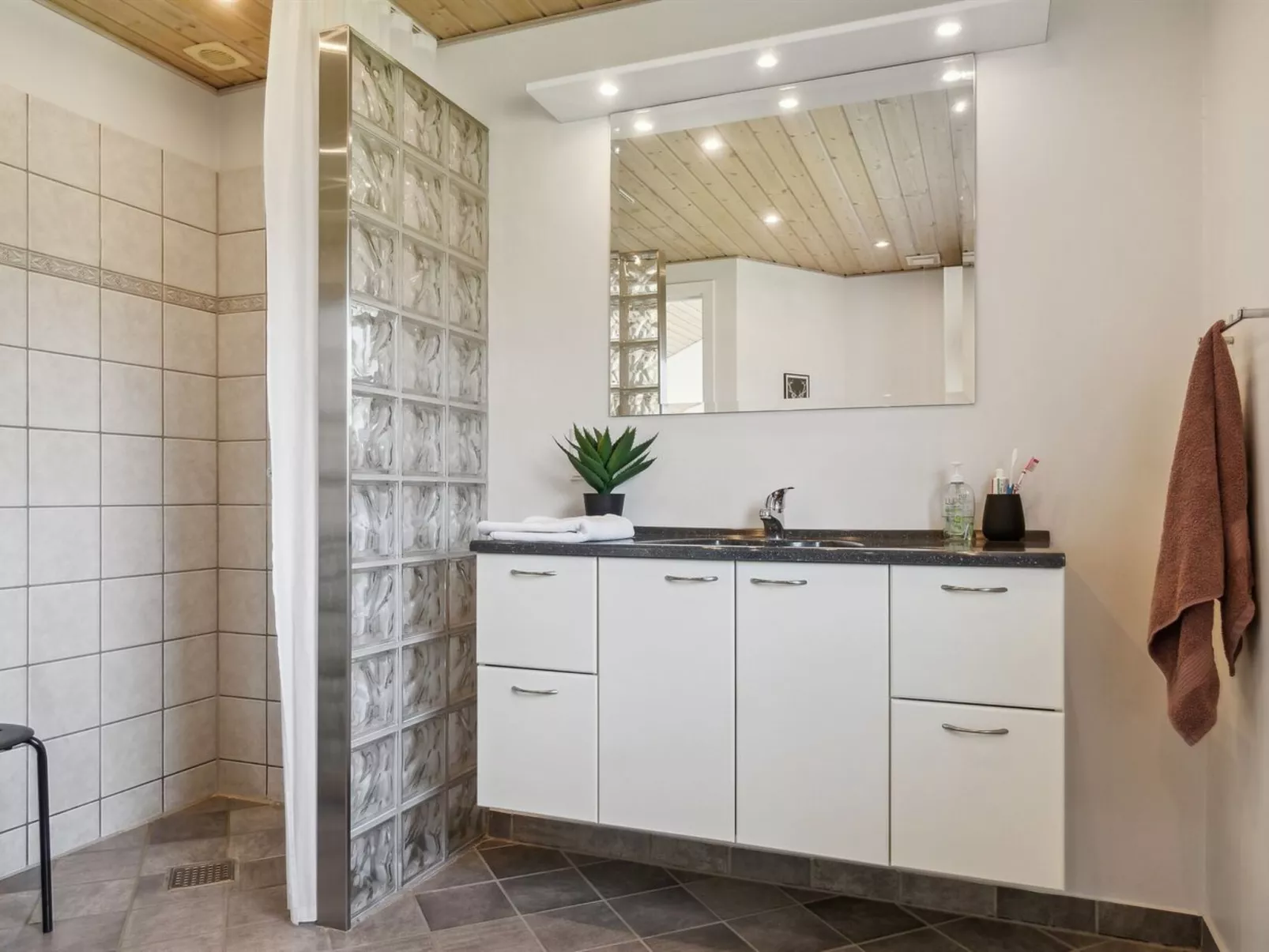 "Asvalde" - 200m to the fjord-Binnen