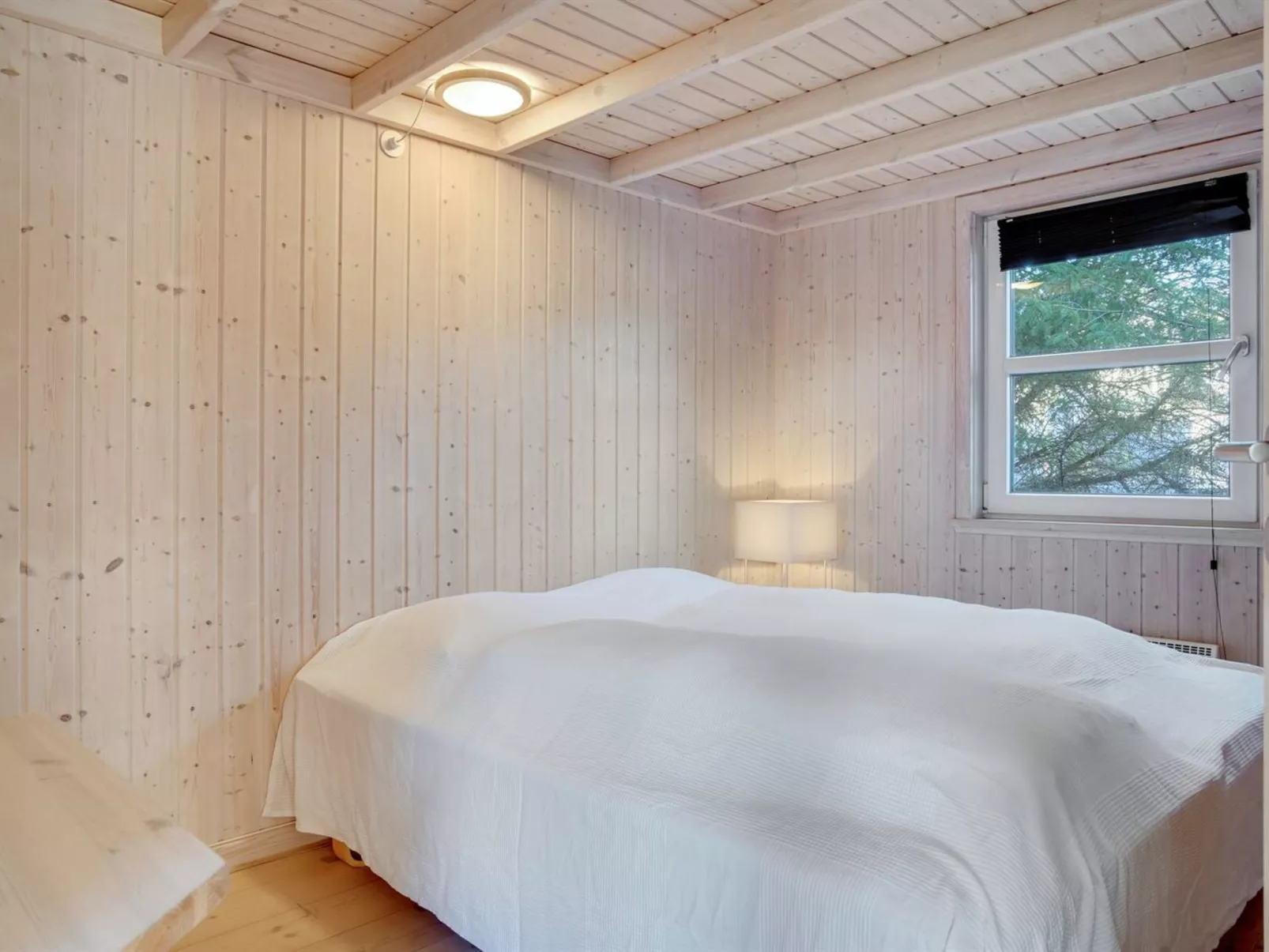 "Gun" - 450m from the sea-Binnen