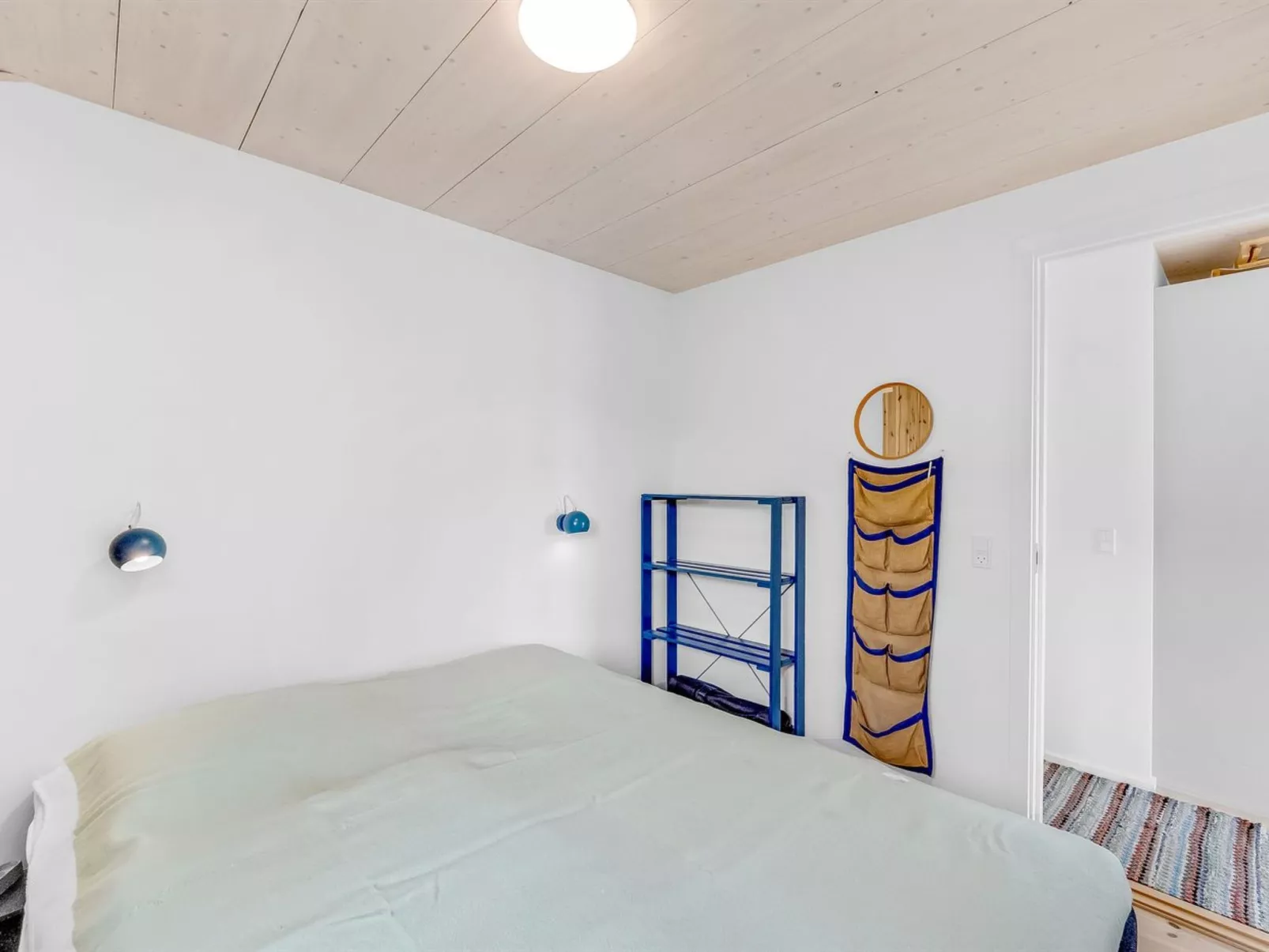 "Apolina" -  from the sea-Binnen