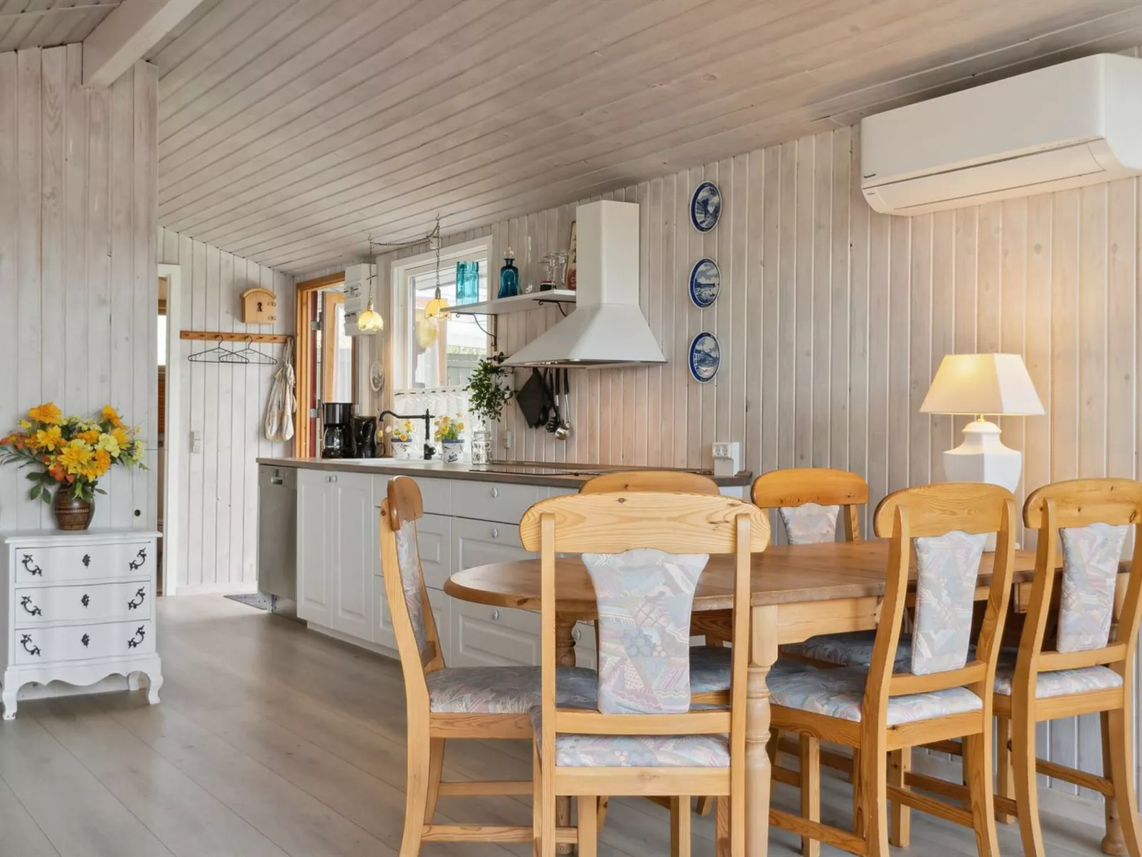 "Gisella" - 200m from the sea-Binnen