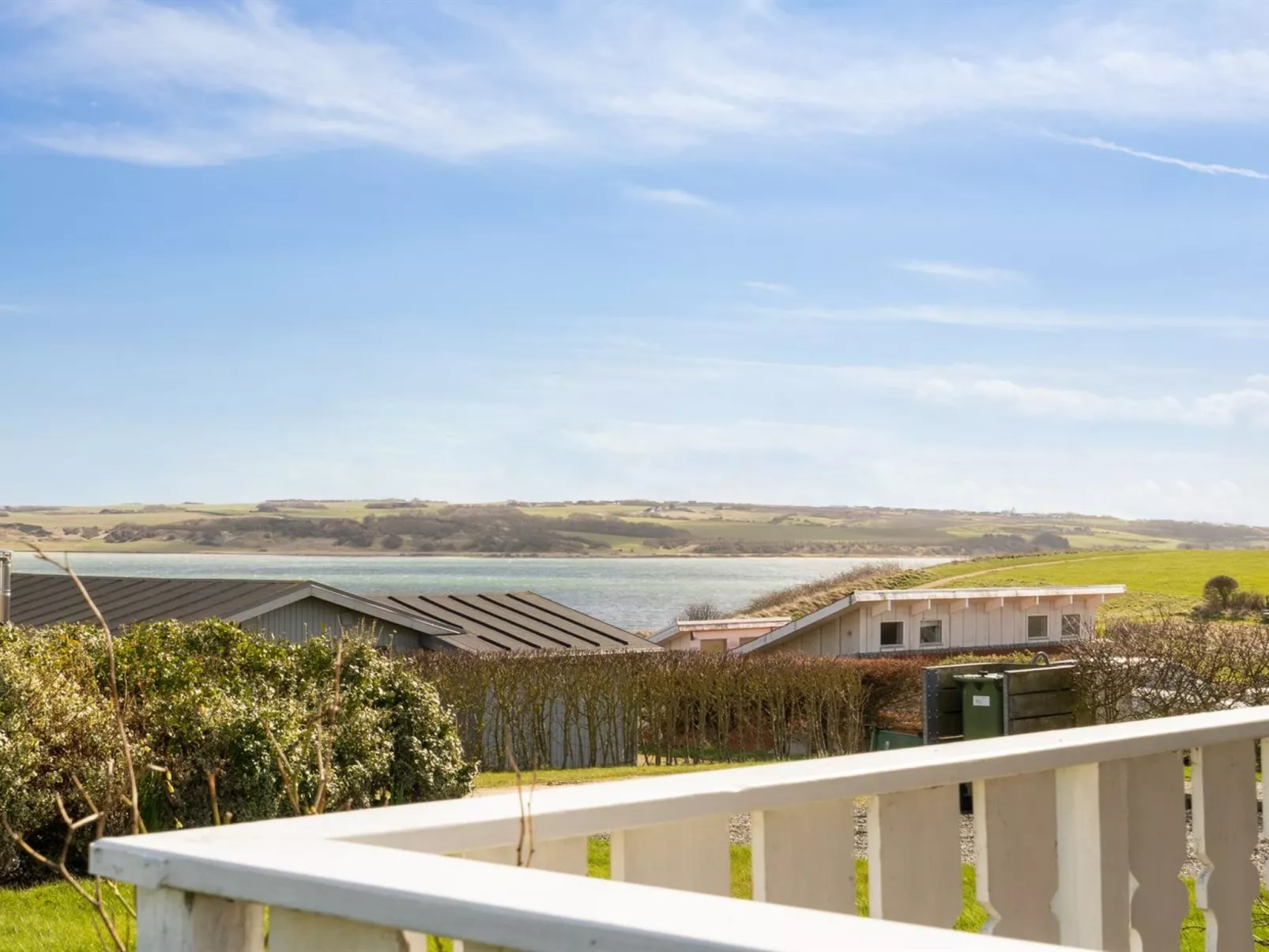 "Ormar" - 100m to the fjord-Buiten