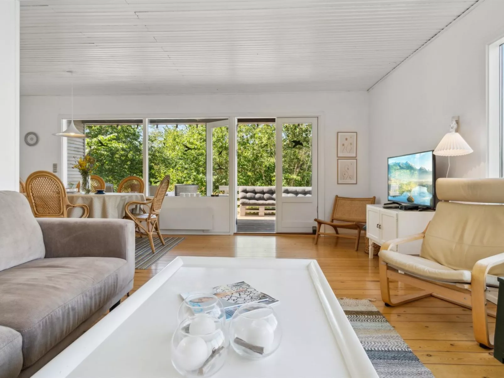 "Yasha" - 200m from the sea-Binnen