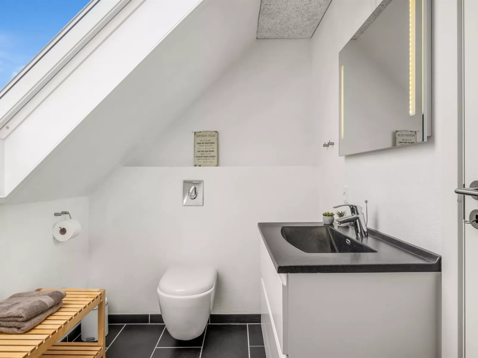 "Lavrans" - 2.5km from the sea-Binnen