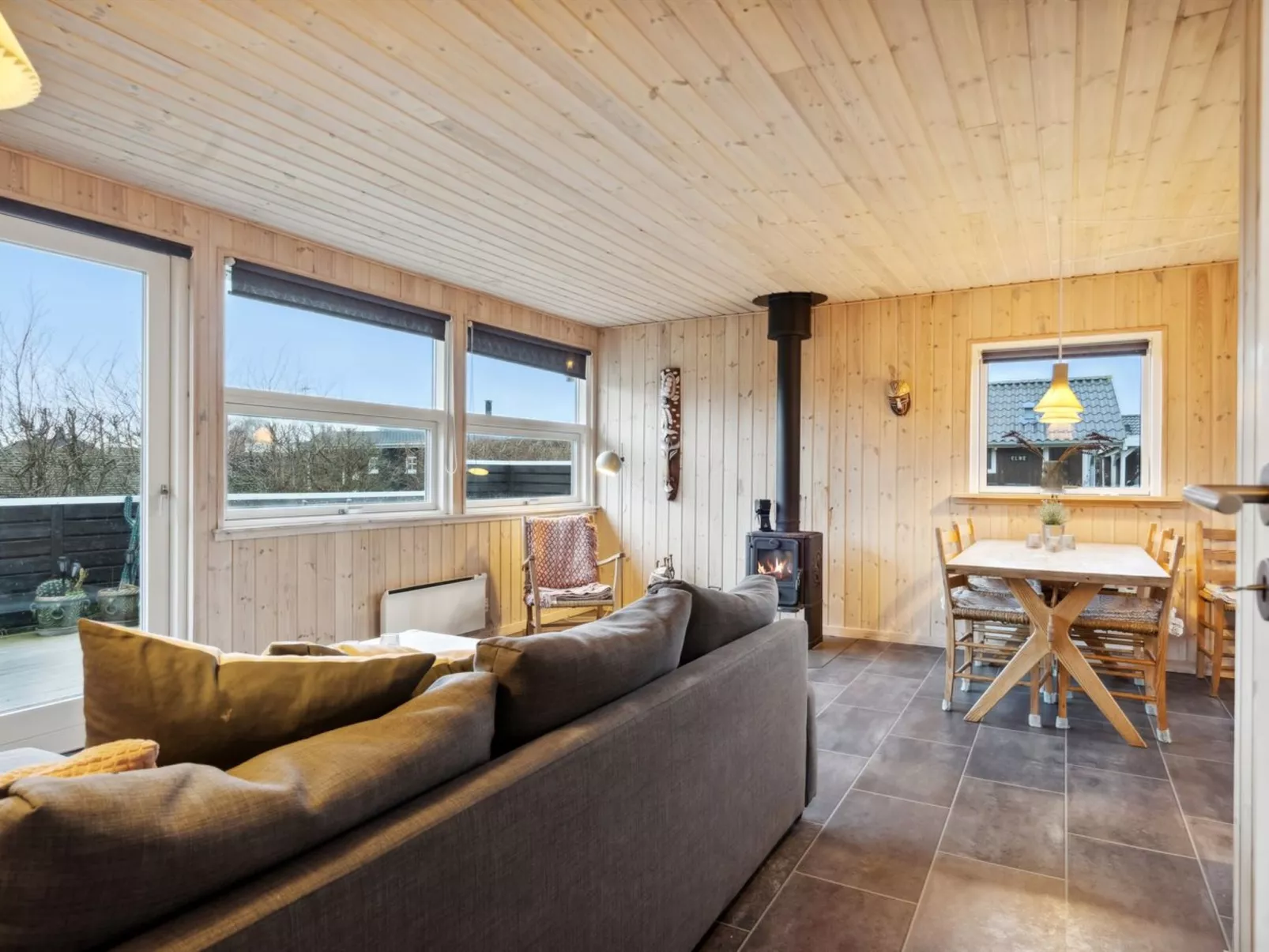 "Ritha" - 175m from the sea-Binnen