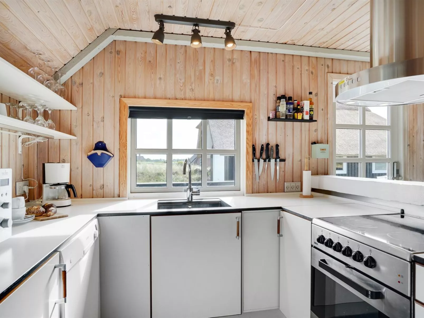 "Kajin" - 200m from the sea-Binnen