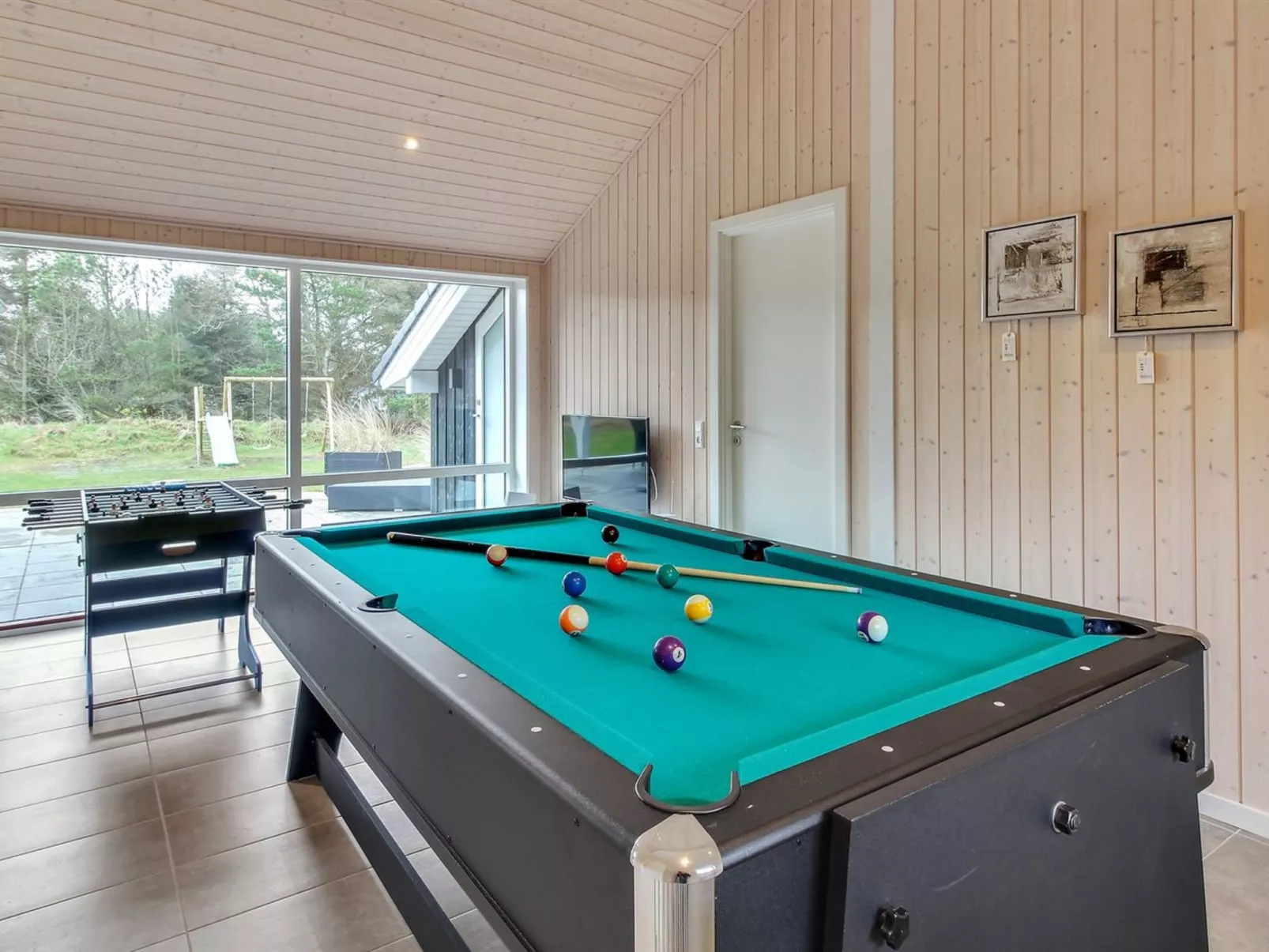 "Dior" - 1.4km from the sea-Binnen