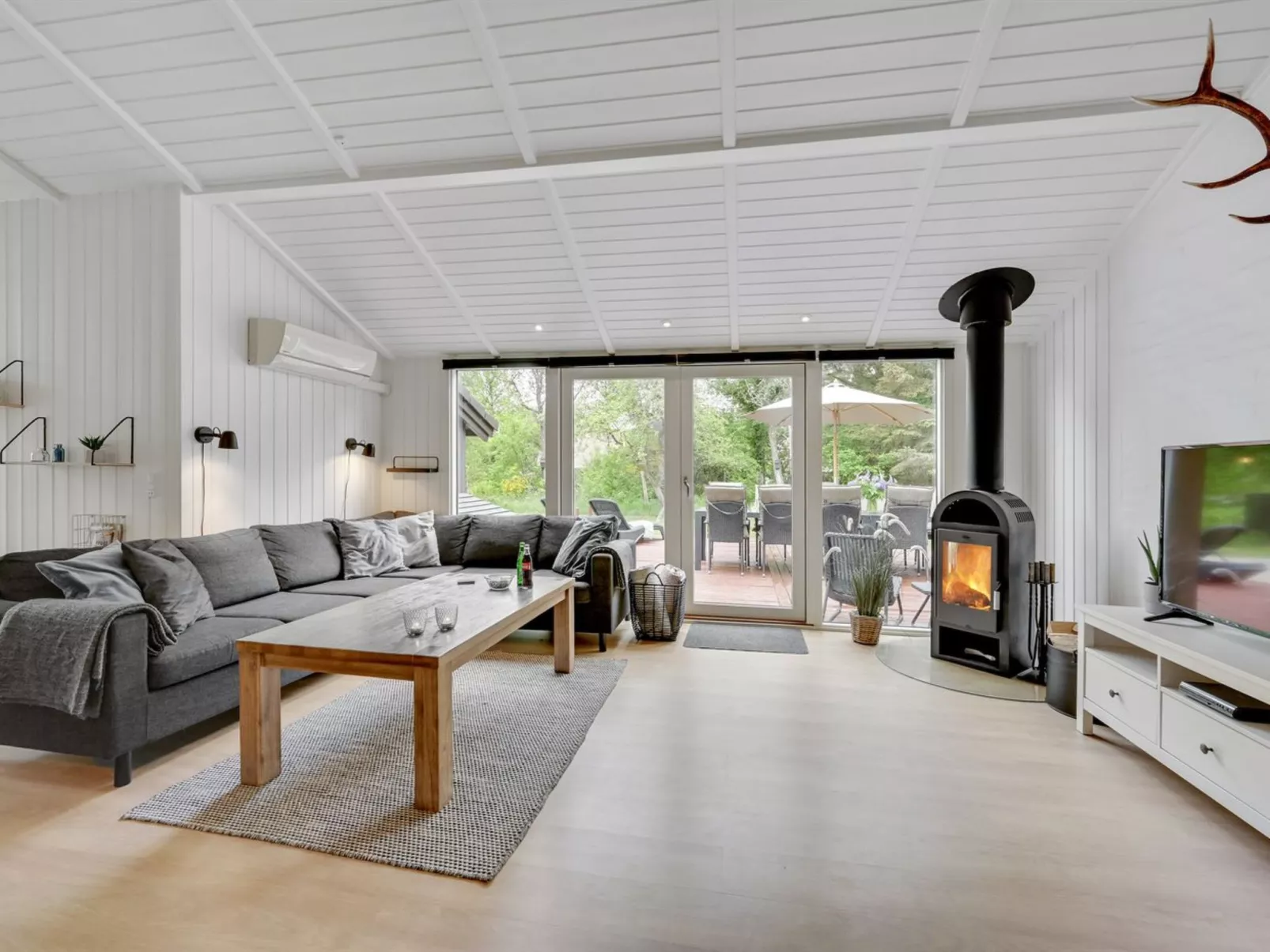 "Liviana" -  from the sea-Binnen