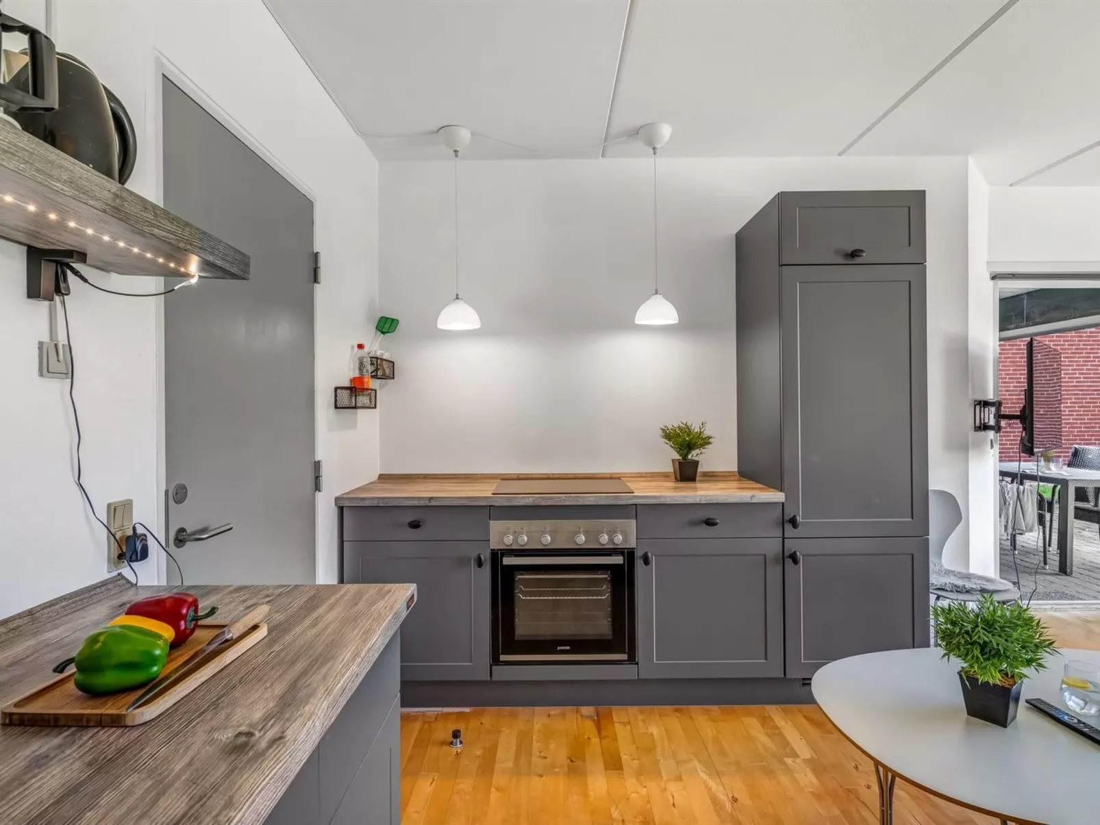 "Akai" - 100m from the sea - Binnen