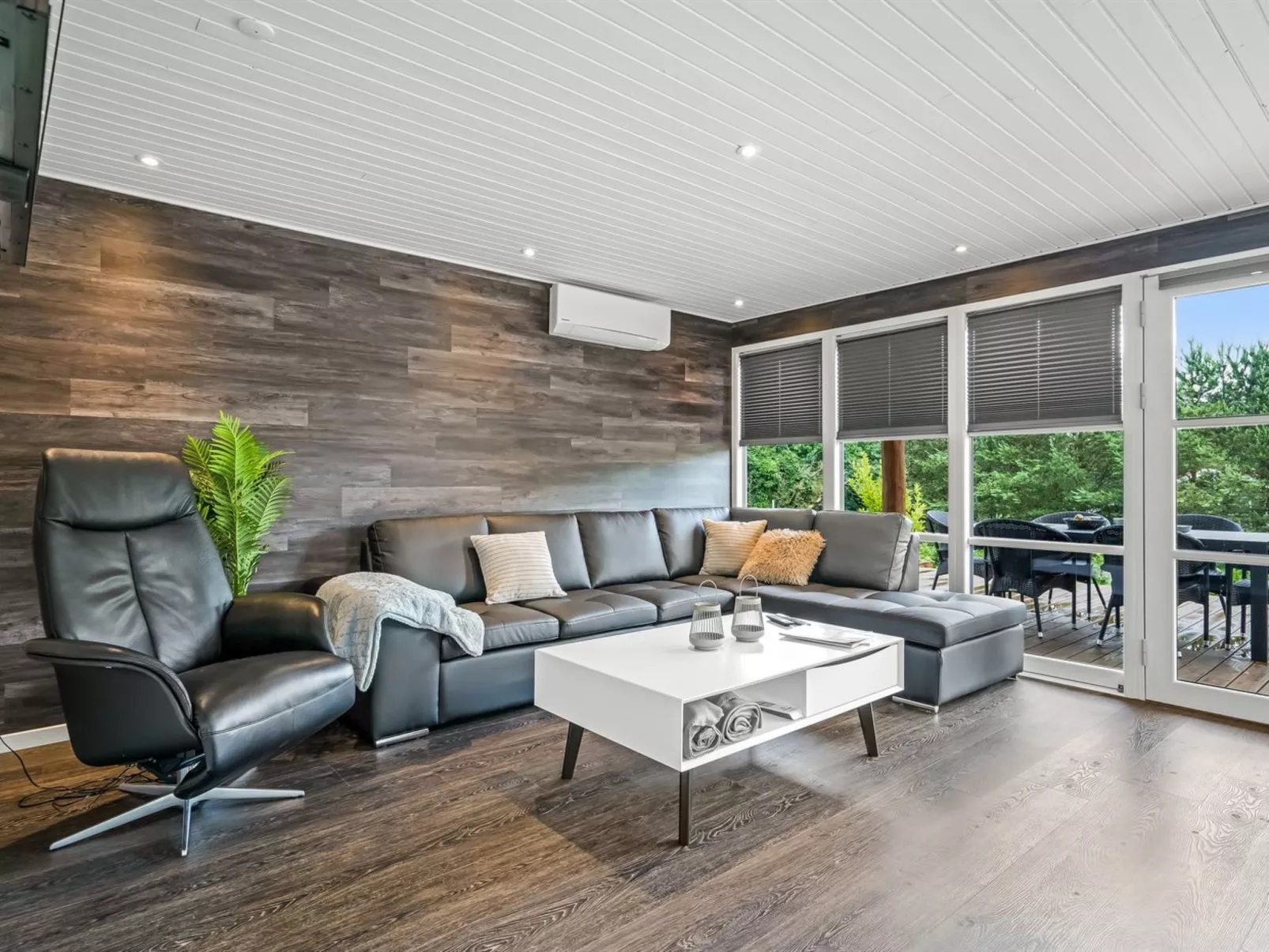 "Skip" - 300m to the fjord-Binnen