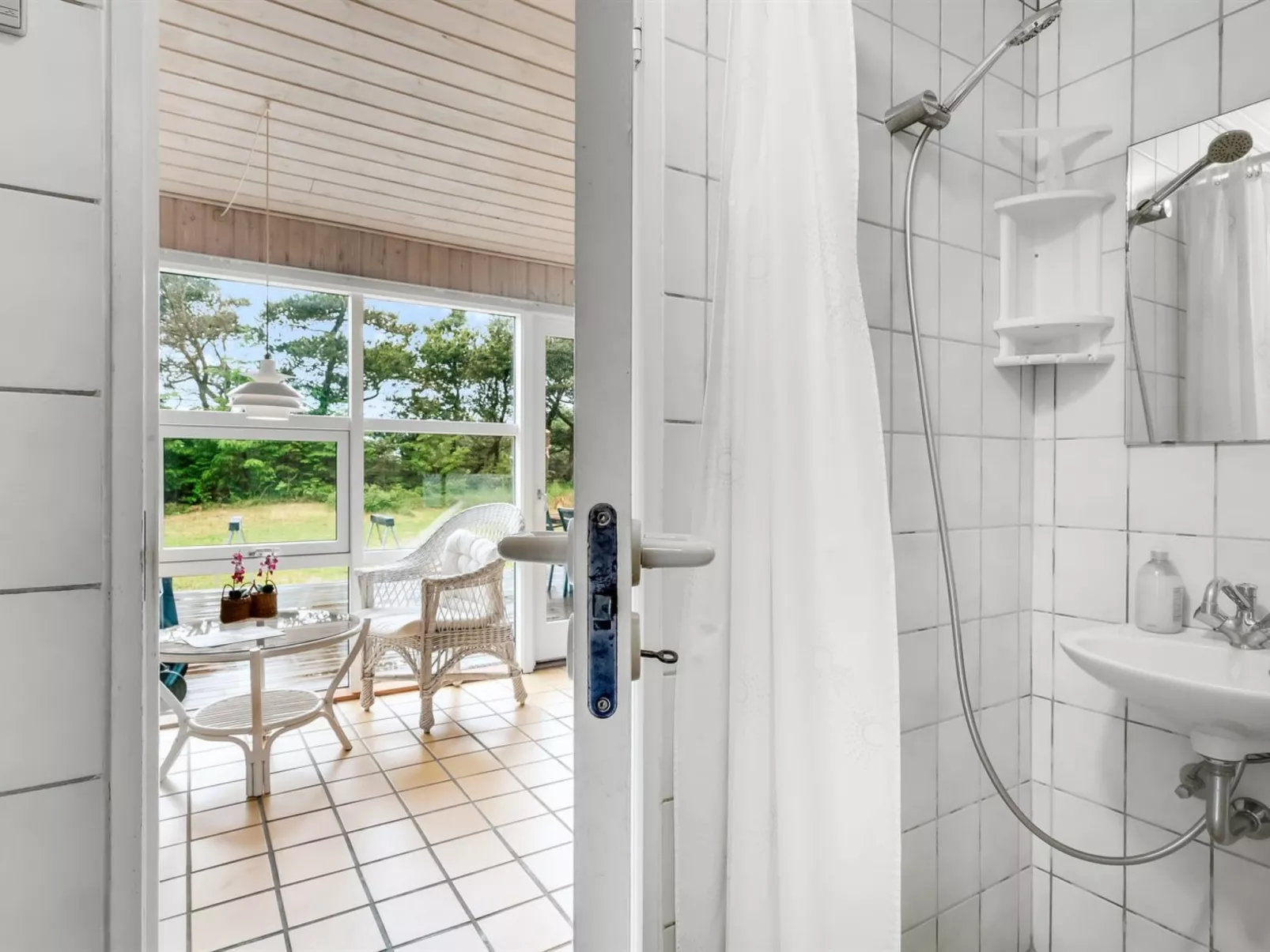 "Adrienne" - 240m from the sea-Binnen