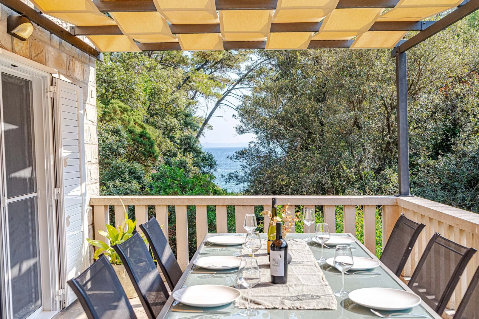 Holiday Home Island Gem - Five  Bedroom Apartment-Eetkamer