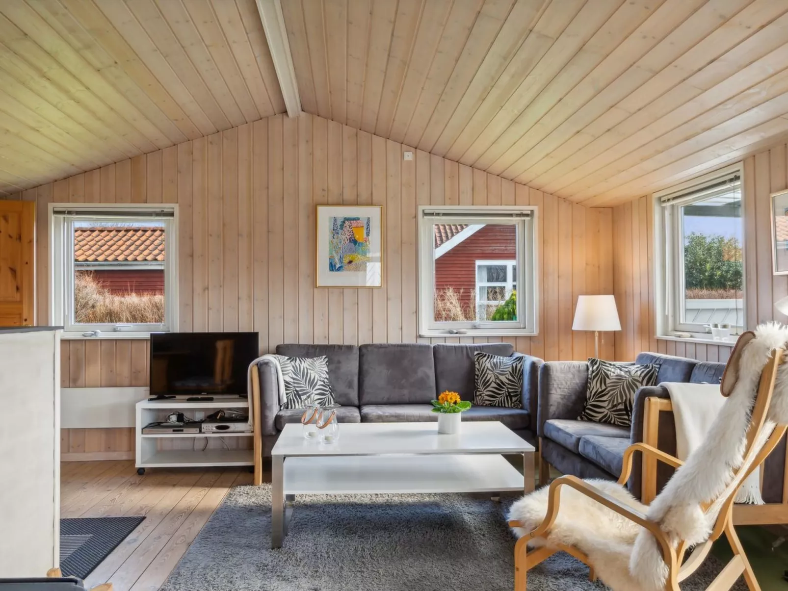 "Bjarni" - 175m from the sea-Binnen