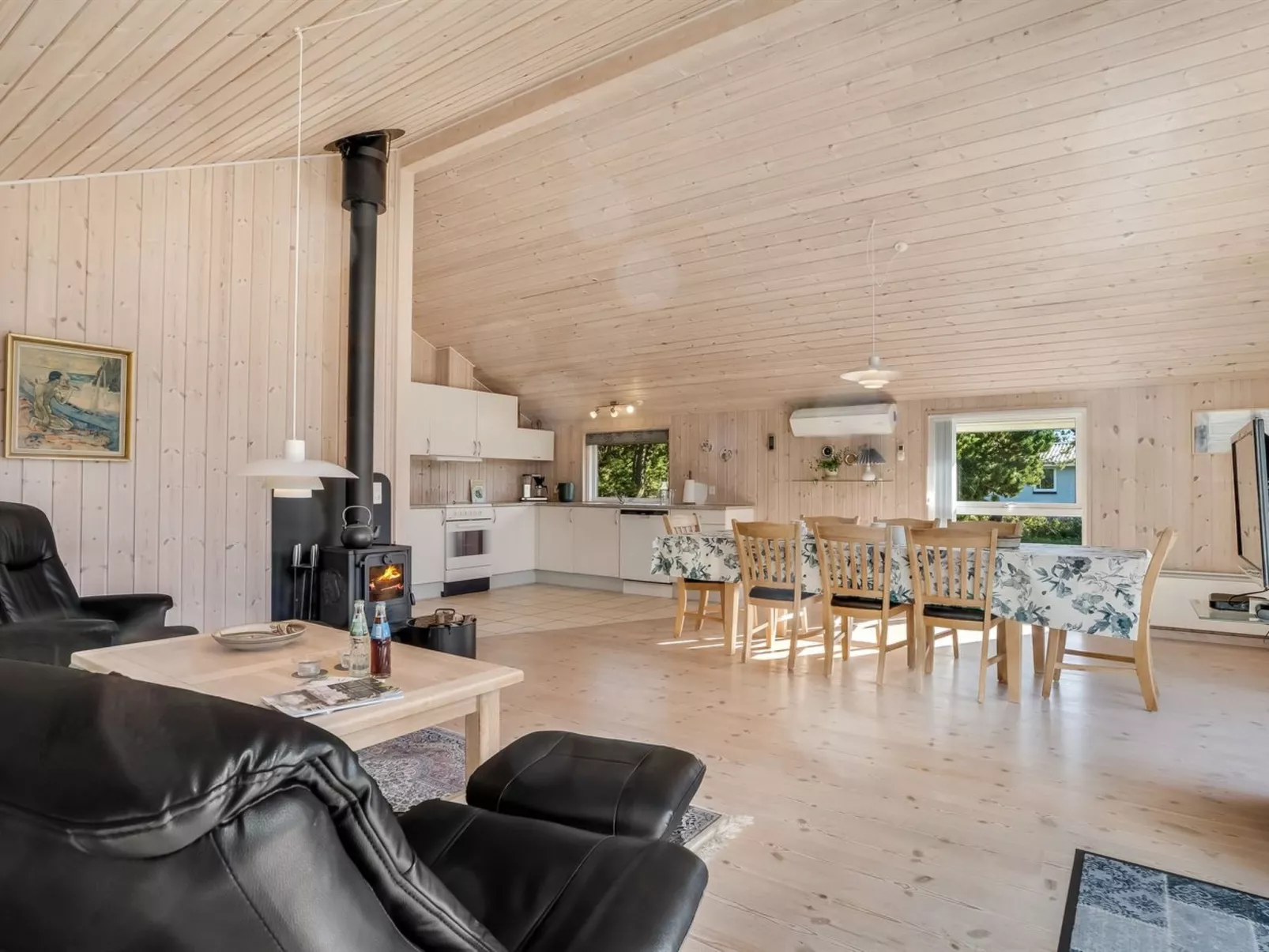 "Skrollan" - 200m to the fjord-Binnen