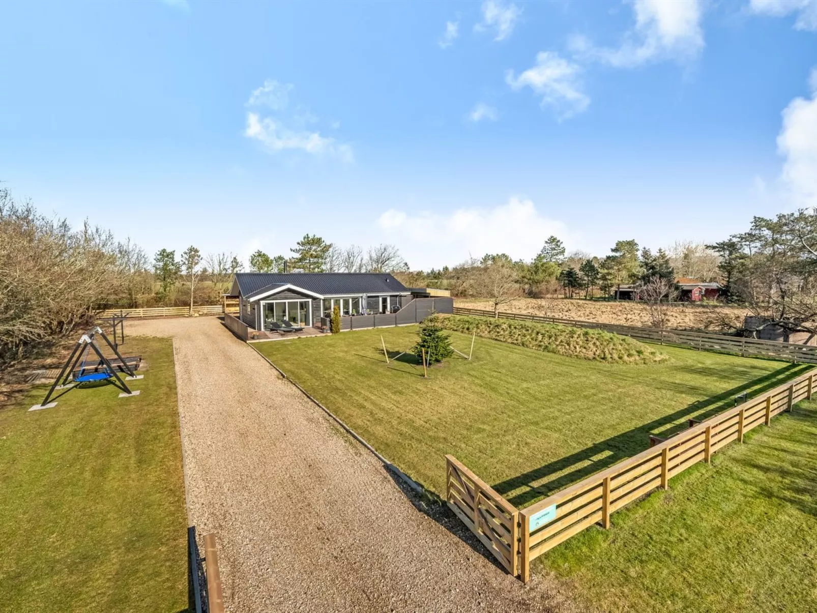 "Elisaveta" - 400m to the fjord-Buiten