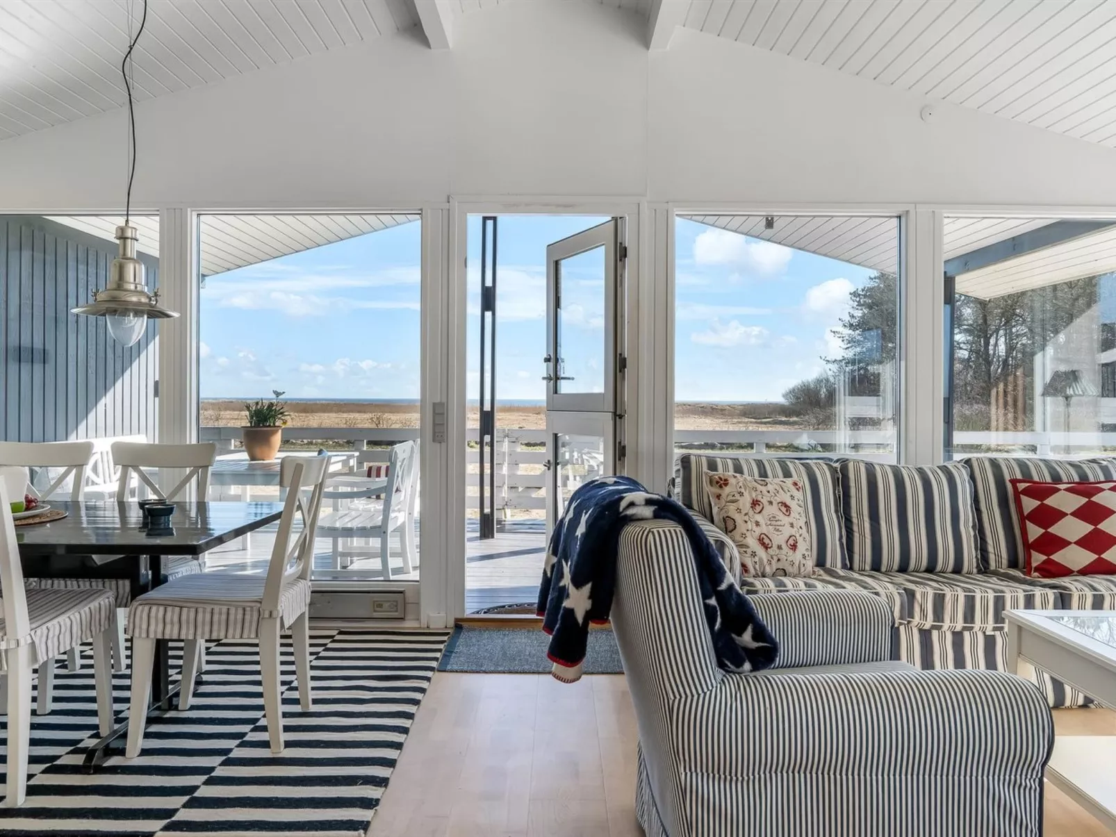 "Jaike" -  from the sea-Binnen