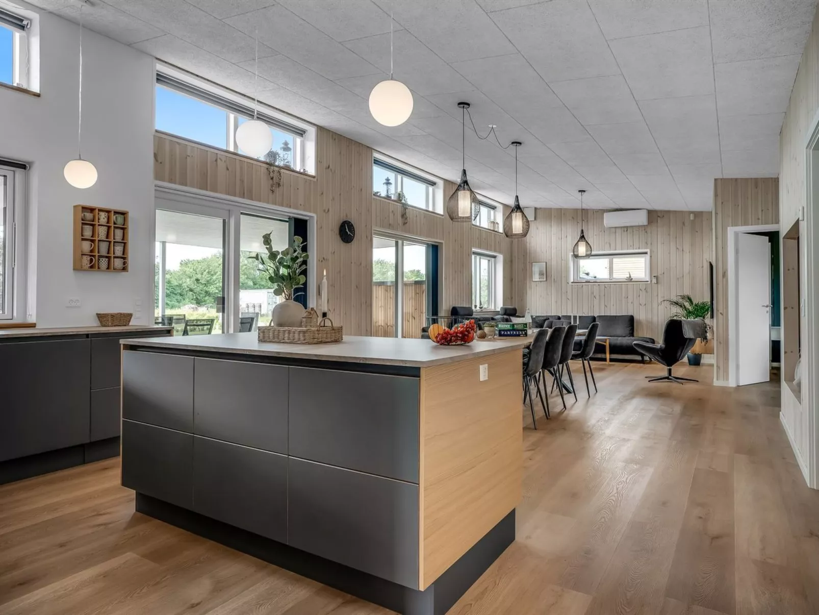 "Elevus" -  from the sea-Binnen