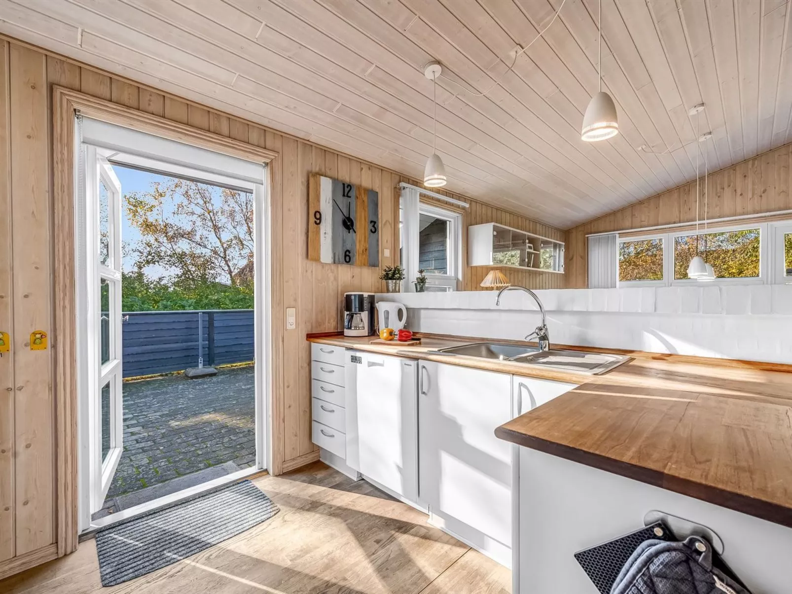 "Efka" - 600m to the fjord-Binnen