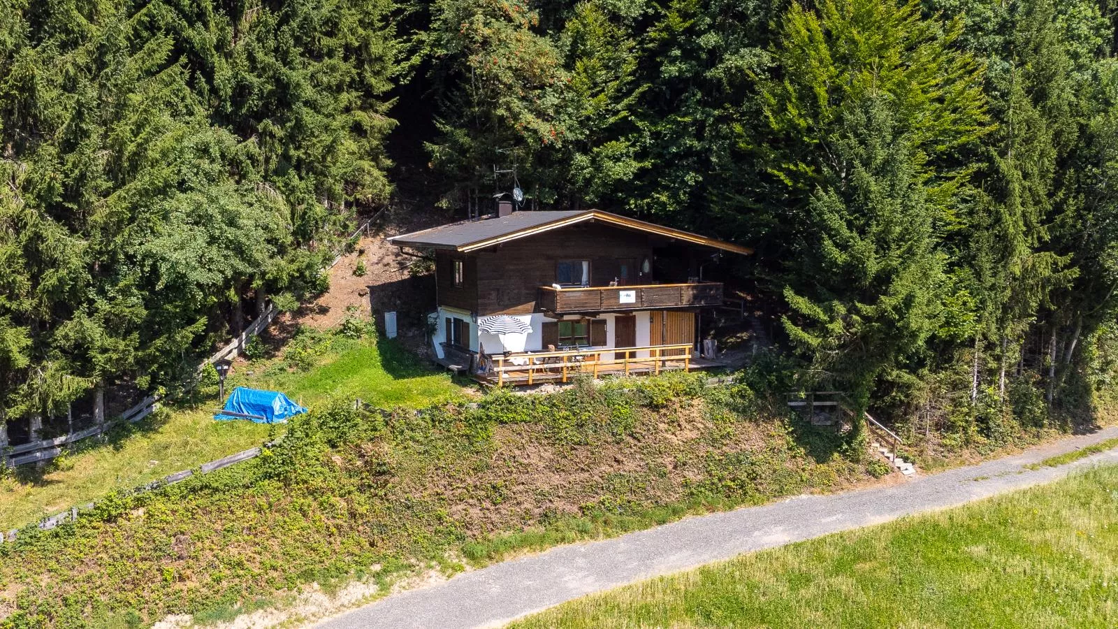 Sonnenhütte unten-Buitenkant zomer