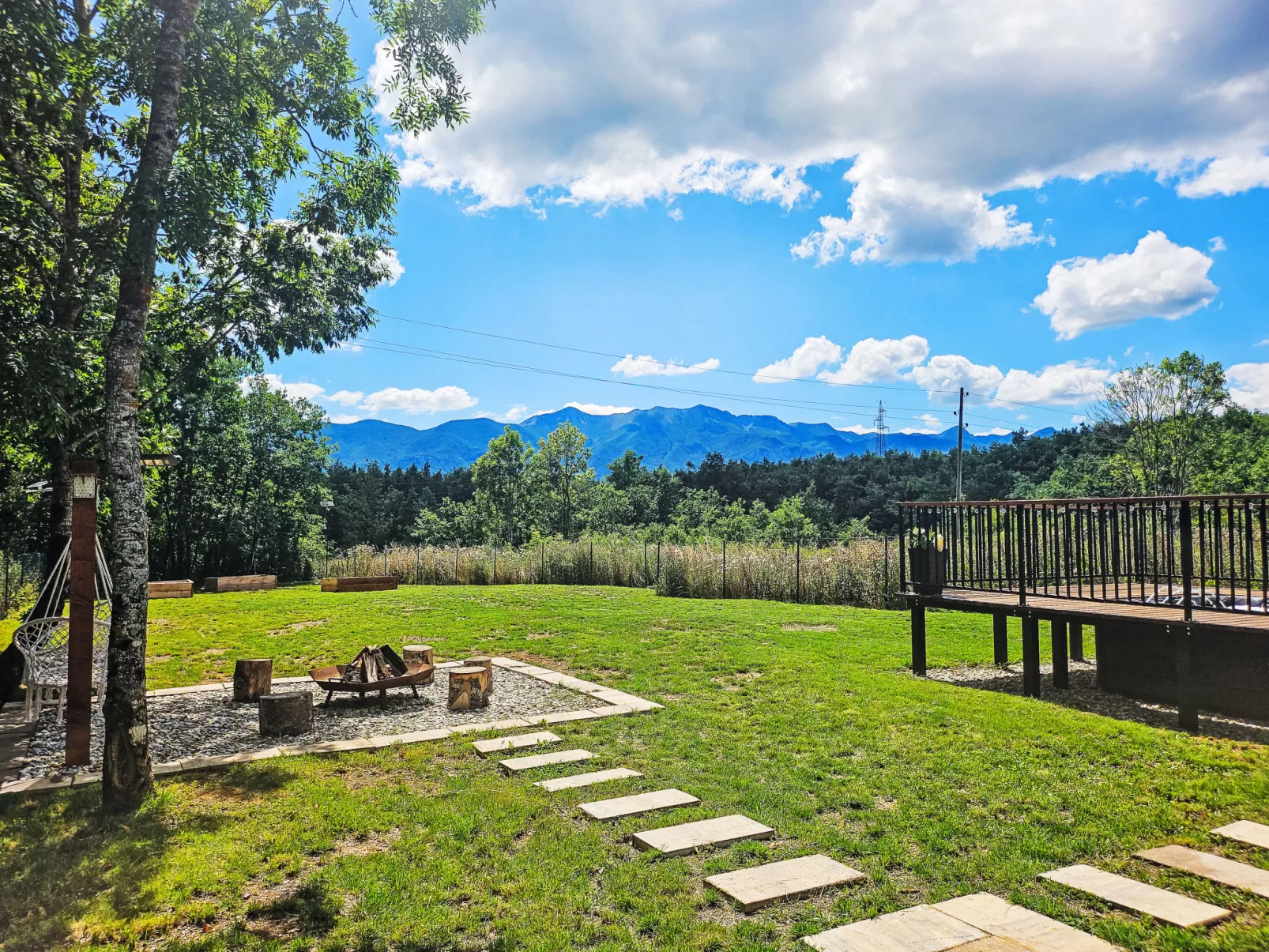 Tomina Koliba Lika-Buiten