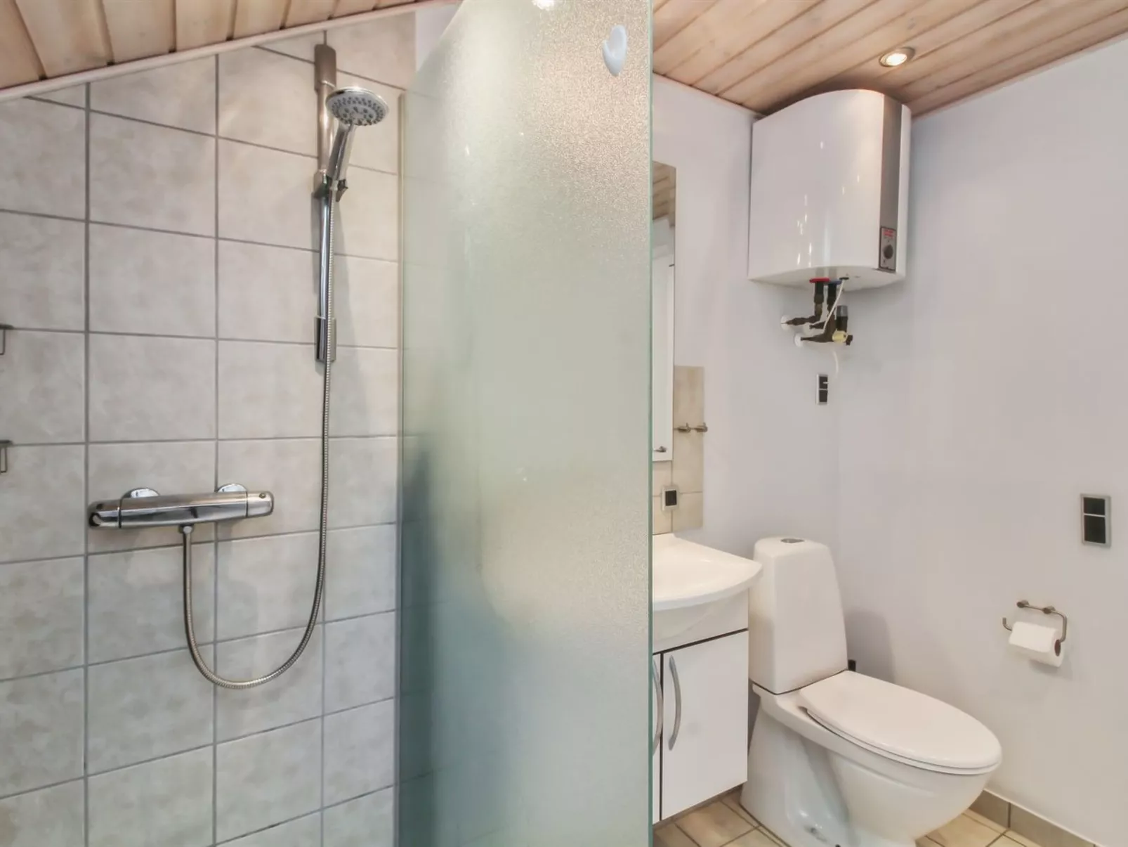 "Lenya" - 33km from the sea-Binnen