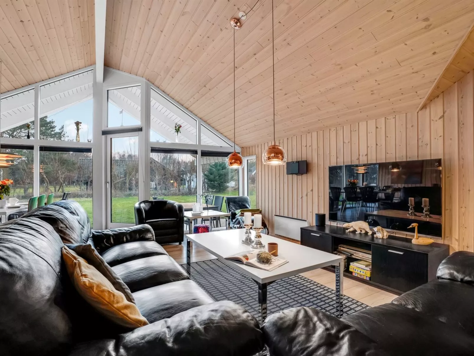 "Annielle" - 500m from the sea-Binnen