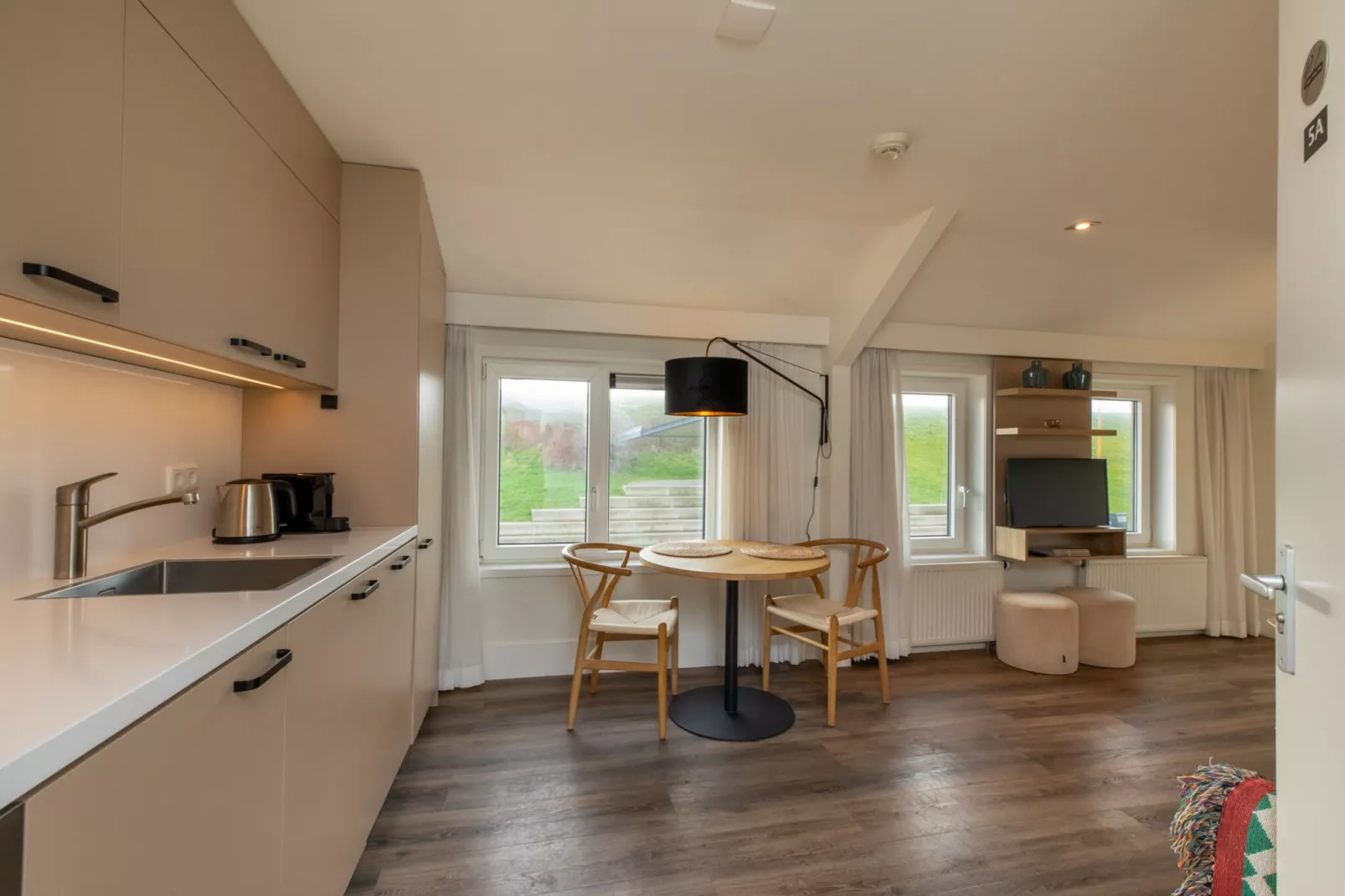 Overnachten in Zoutelande  Comfortabel Appartement Langstraat 5A-Keuken