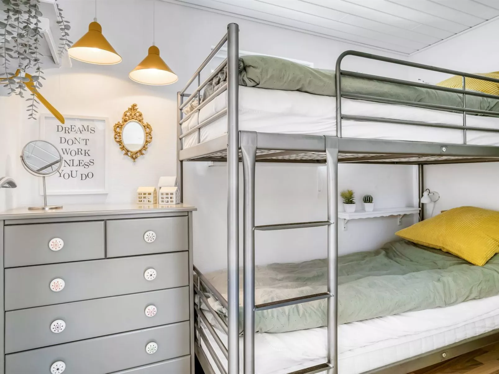 "Ruse" -  from the sea-Binnen