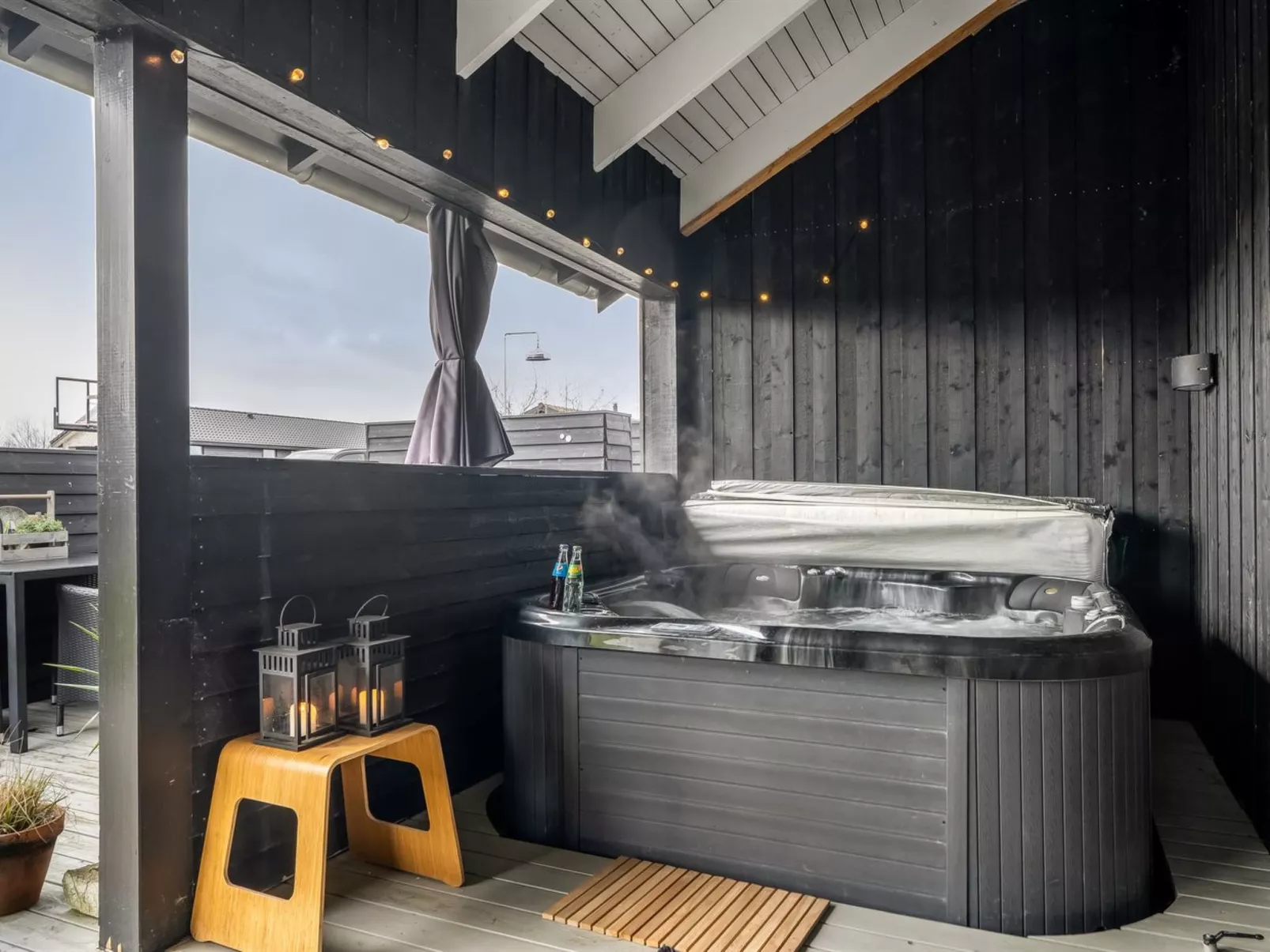 "Kato" -  from the sea-Binnen