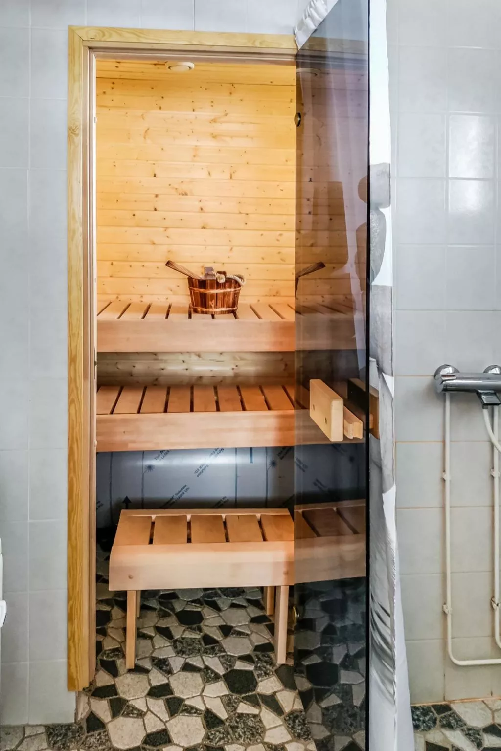 Aurinkoalppi 11a paritalon yläkerta-Binnen