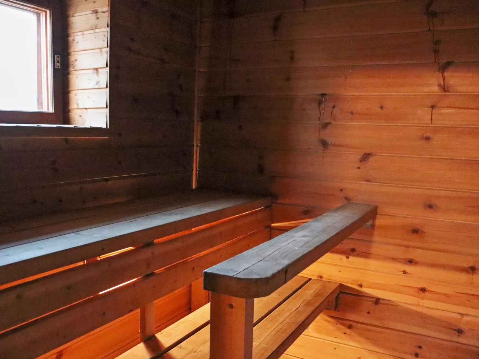 Alppitalo mökki-Binnen