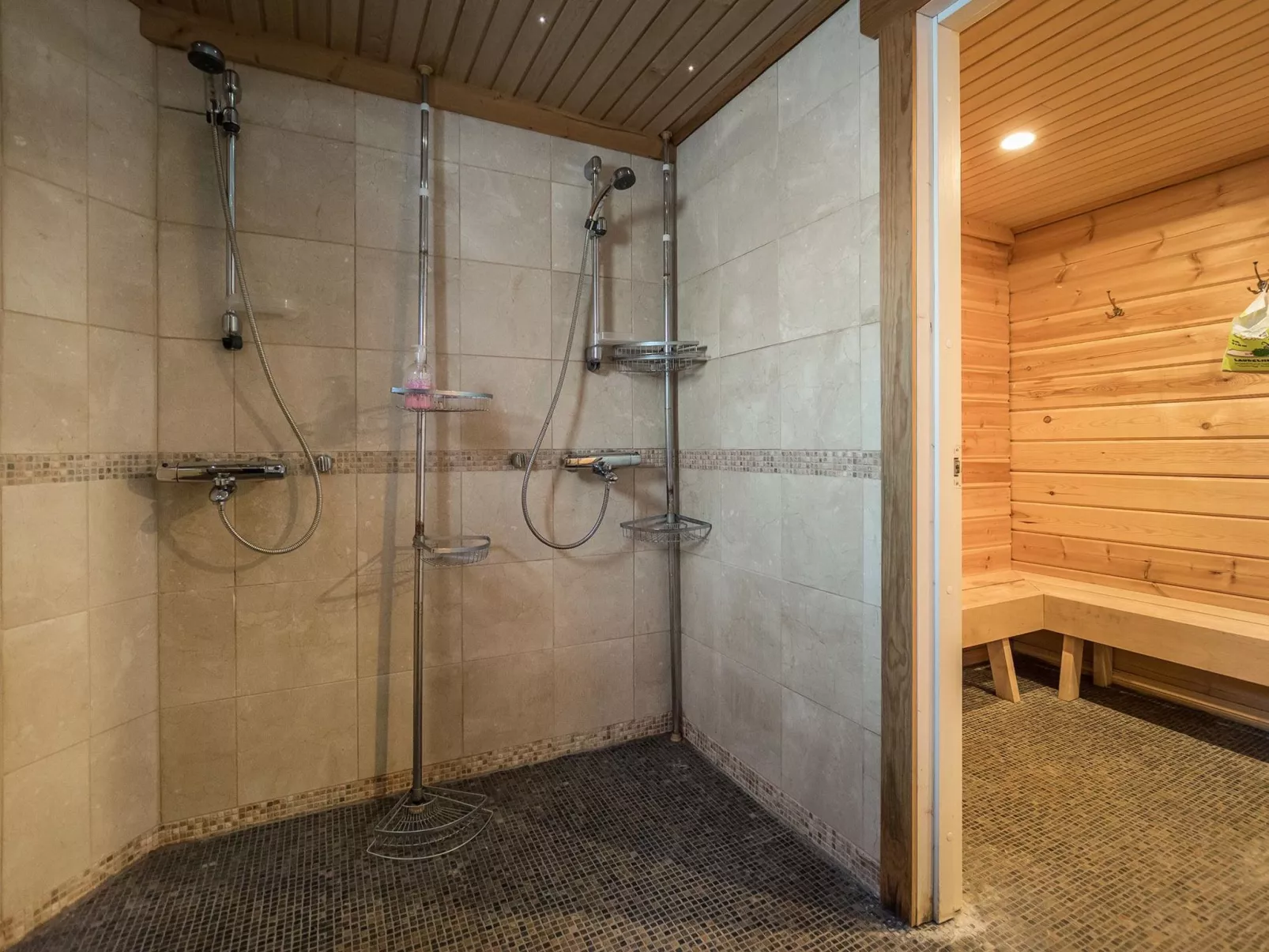 Uulanlinna a, paritalo-Binnen