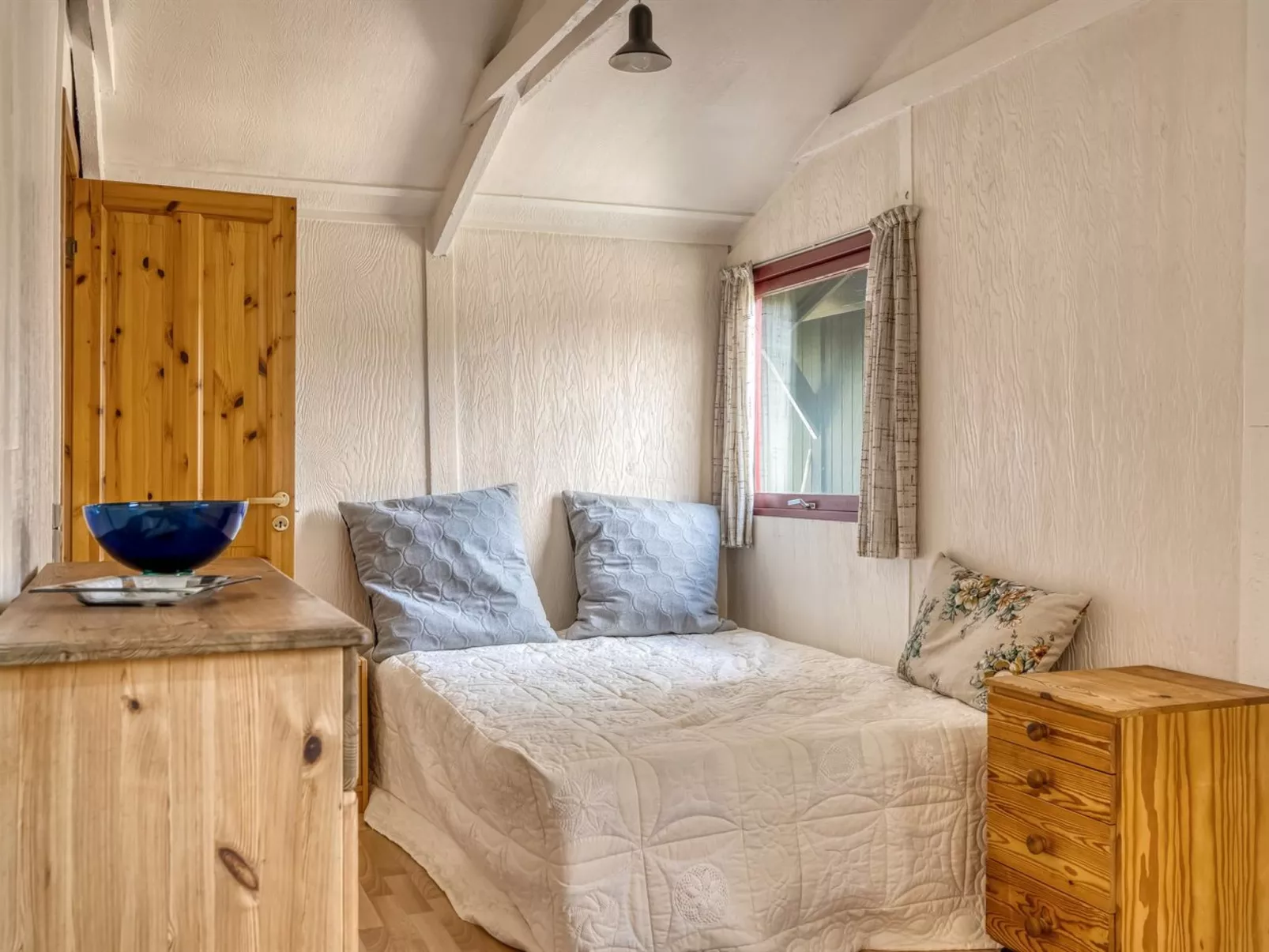 "Nimrod" - 800m from the sea-Binnen