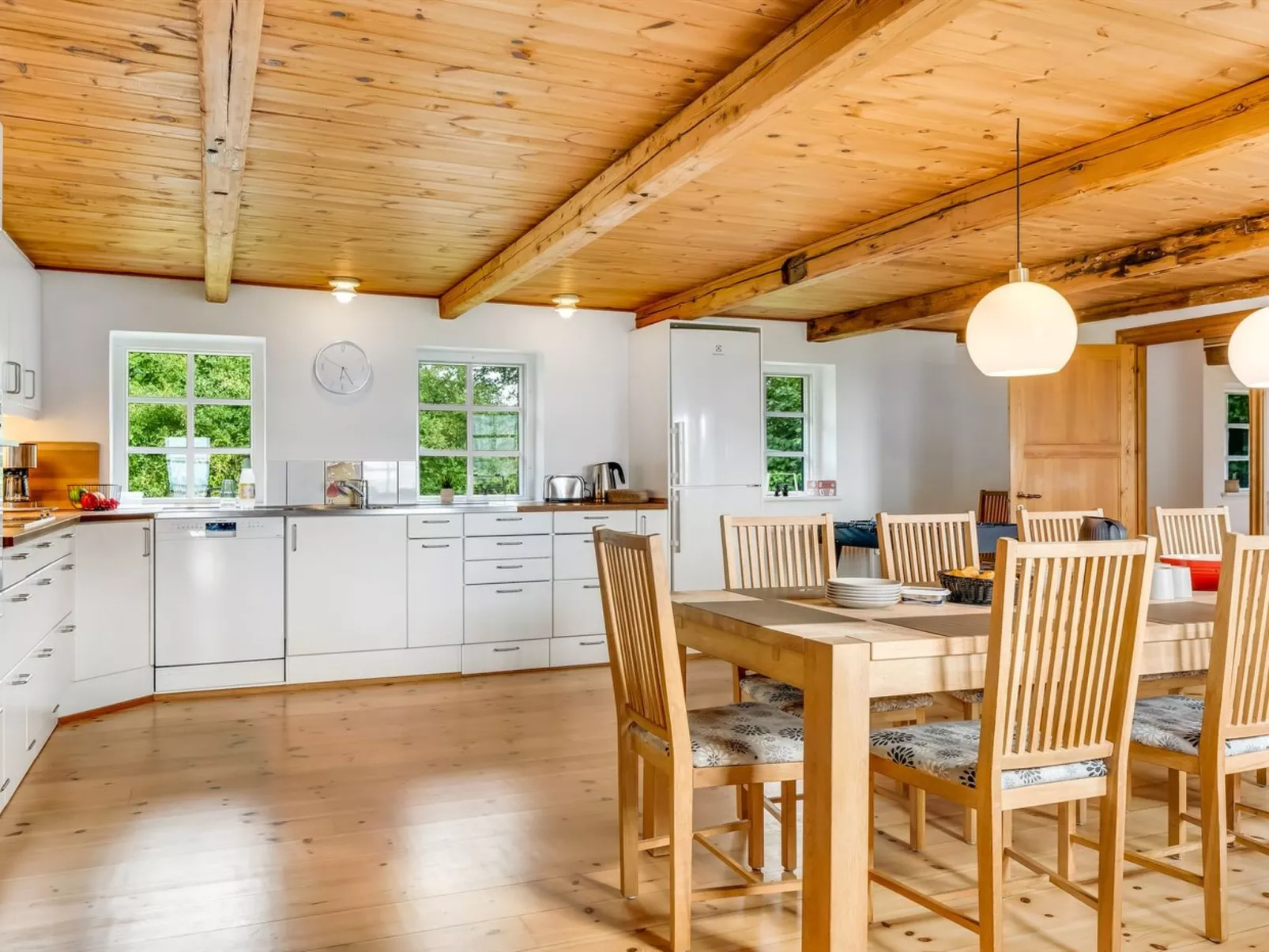 "Åsta" - 400m to the fjord-Binnen