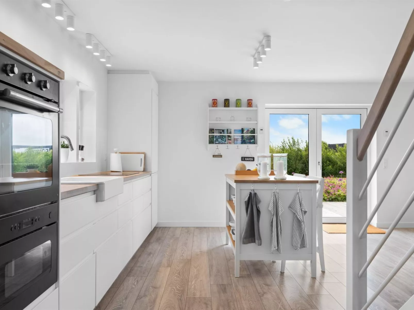 "Aliana" - 300m from the sea-Binnen