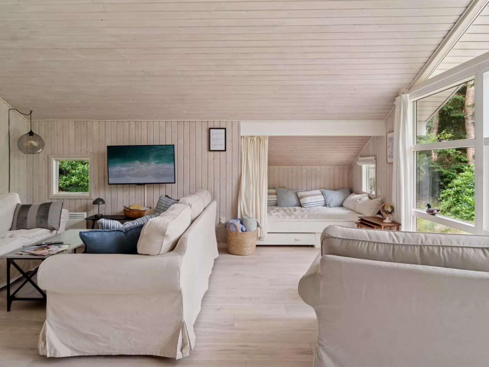 "Tekla" -  from the sea-Binnen