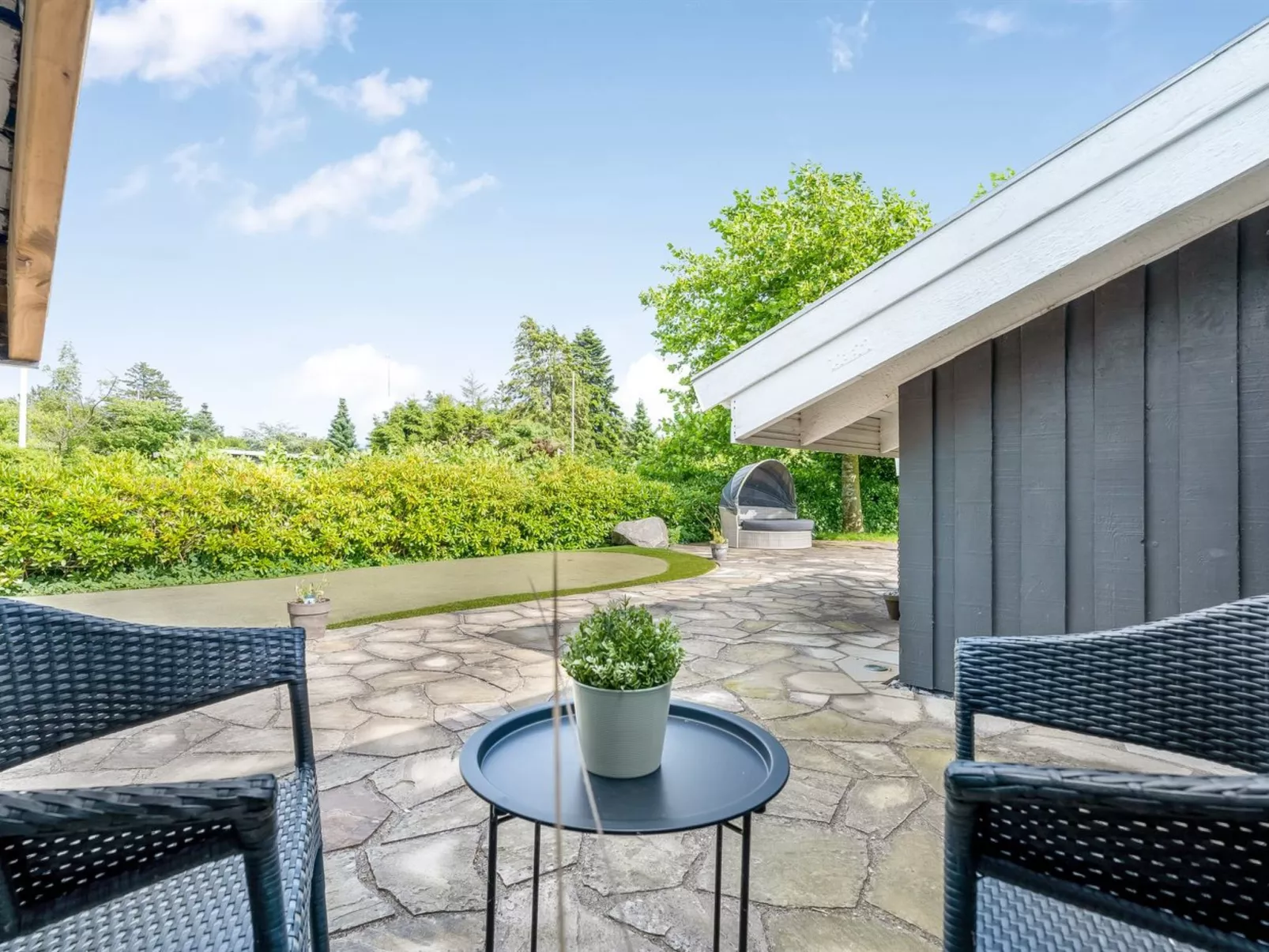 "Ellie" - 700m from the sea-Buiten