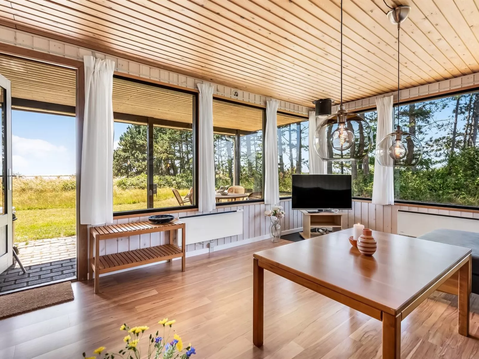 "Tatianna" - 100m from the sea-Binnen