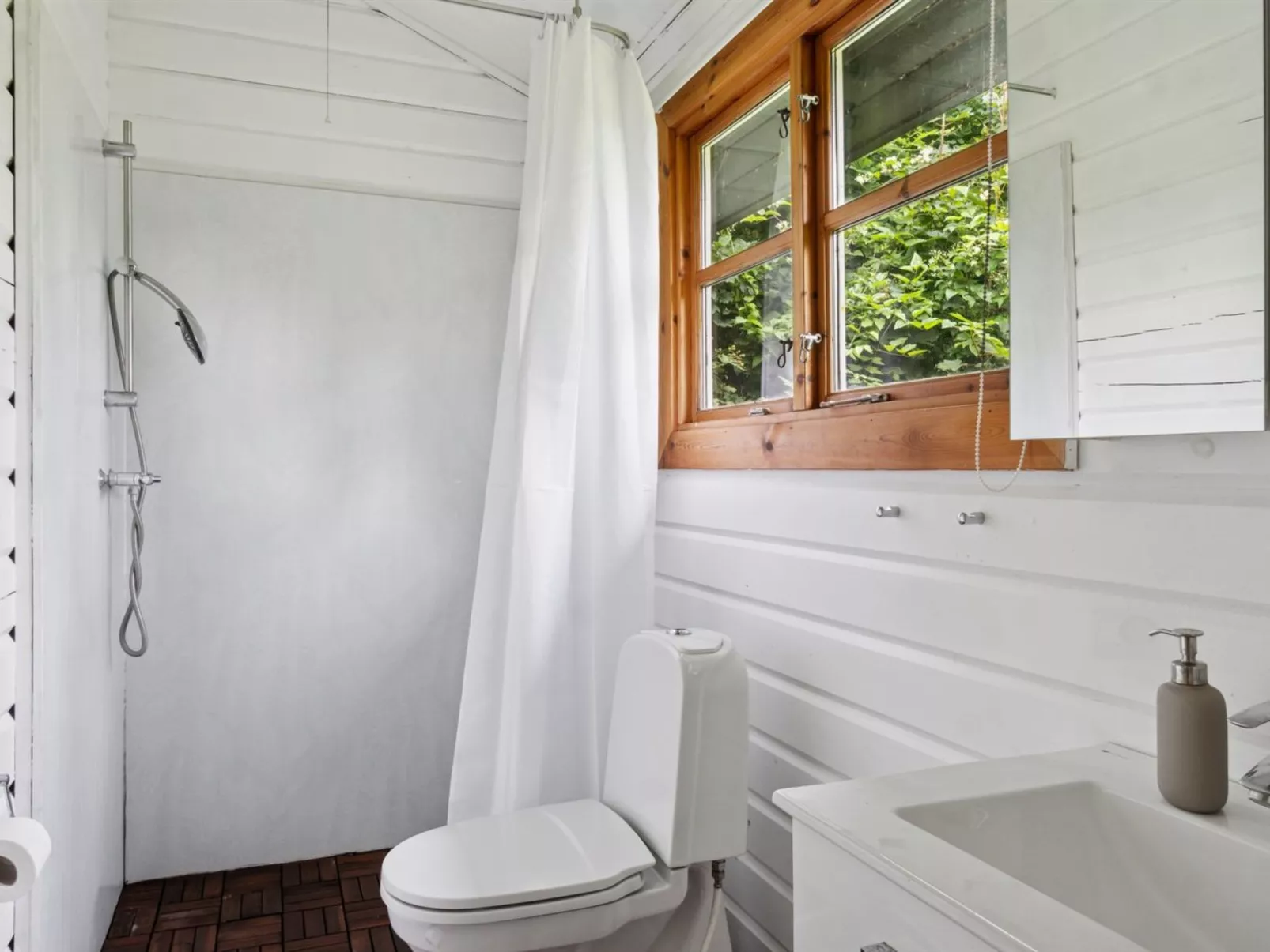 "Kjell" - 25m from the sea-Binnen