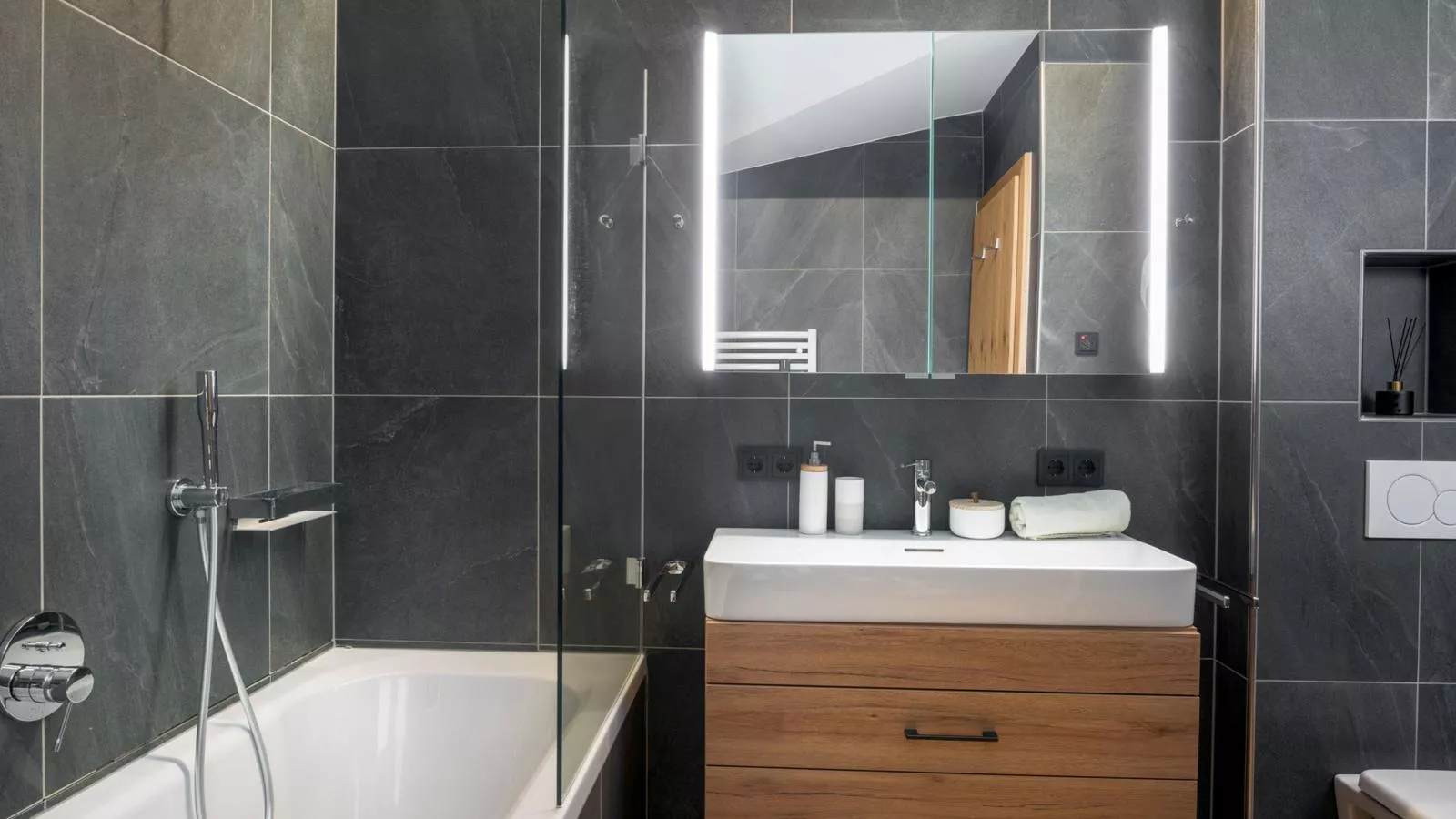 Luxury Central Kirchberg-Badkamer