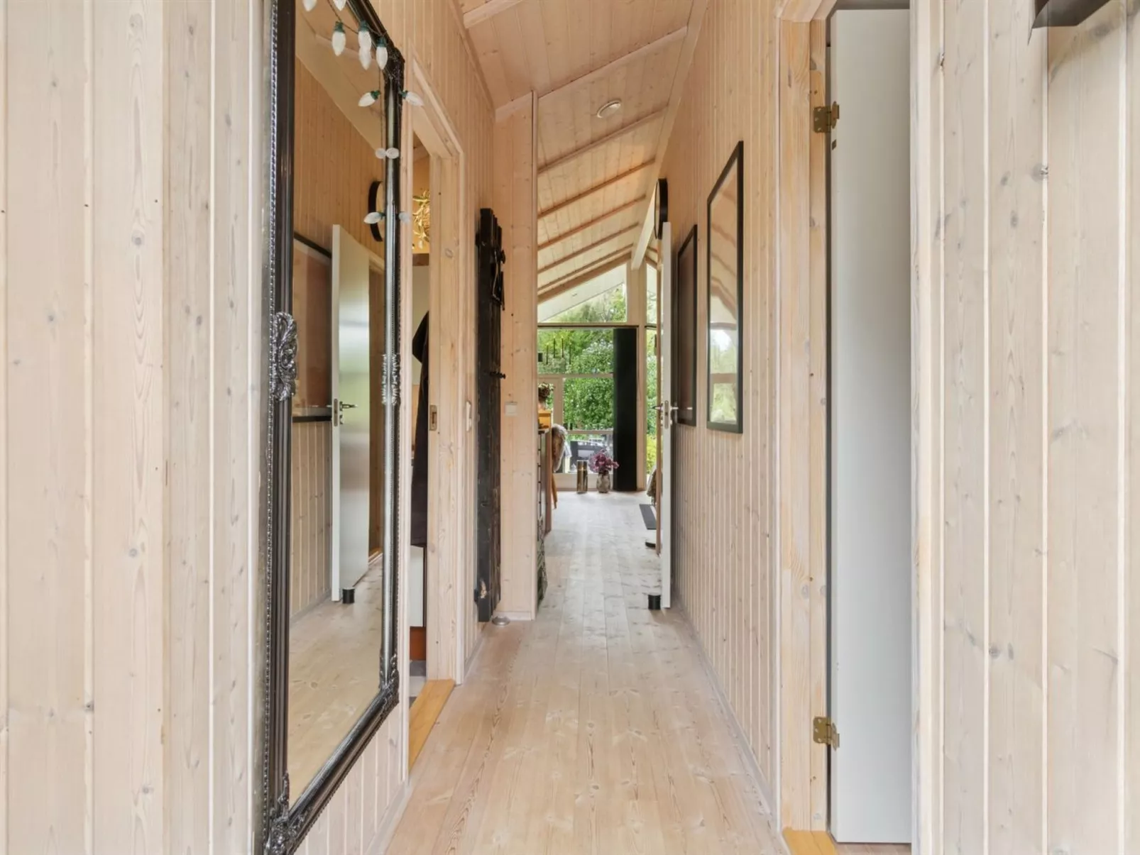 "Emelita" - 175m from the sea-Binnen