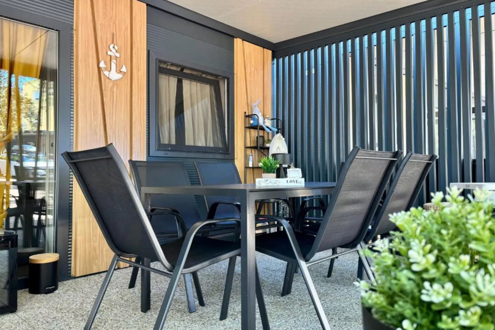 TJ Escape - Mobile Home - Mobile Home With Hot Tub And Terrace-Binnen