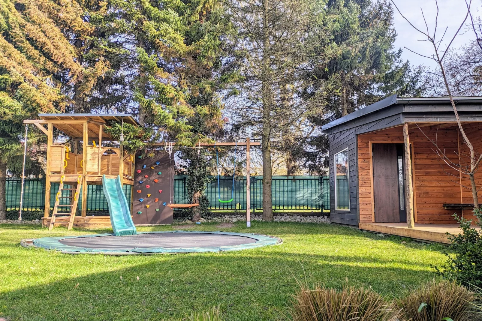 Apartament 4-osobowy na Portowej Kołobrzeg-Tuinen zomer