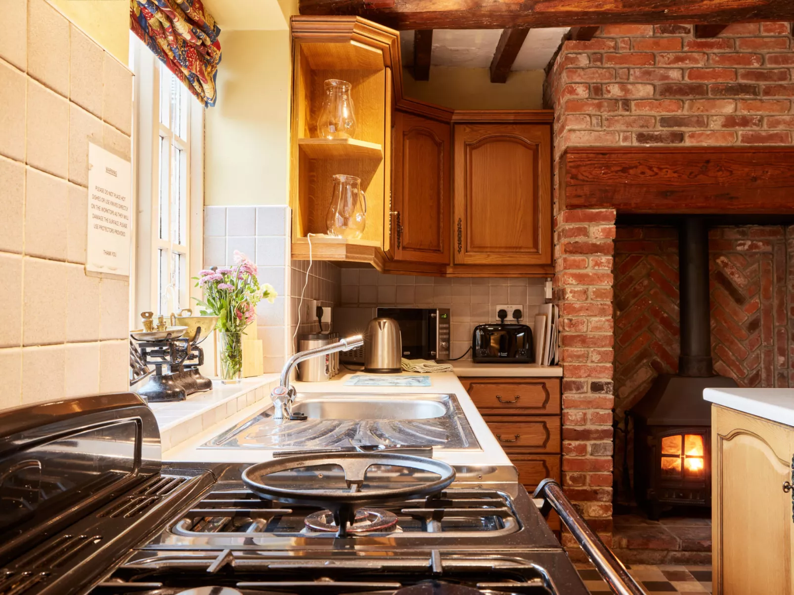 The Farmhouse-Binnen