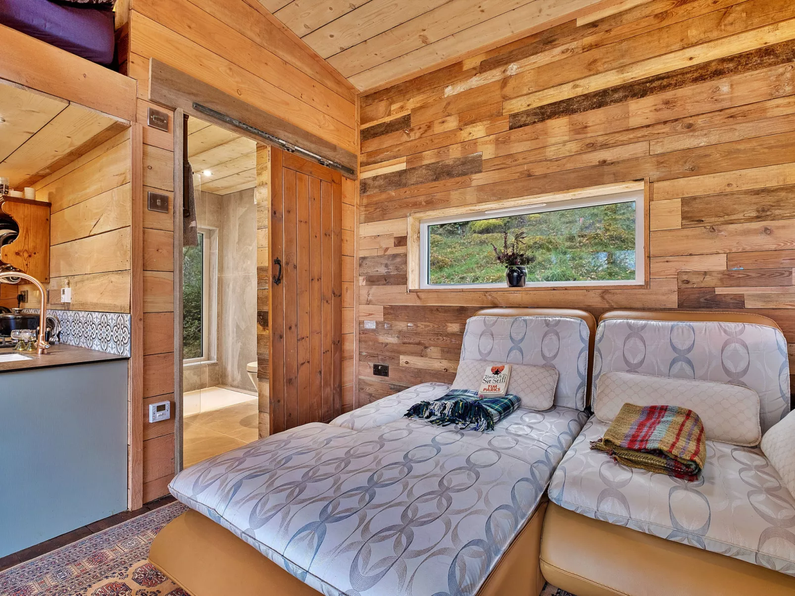 Cosagach Falls Cabin-Binnen