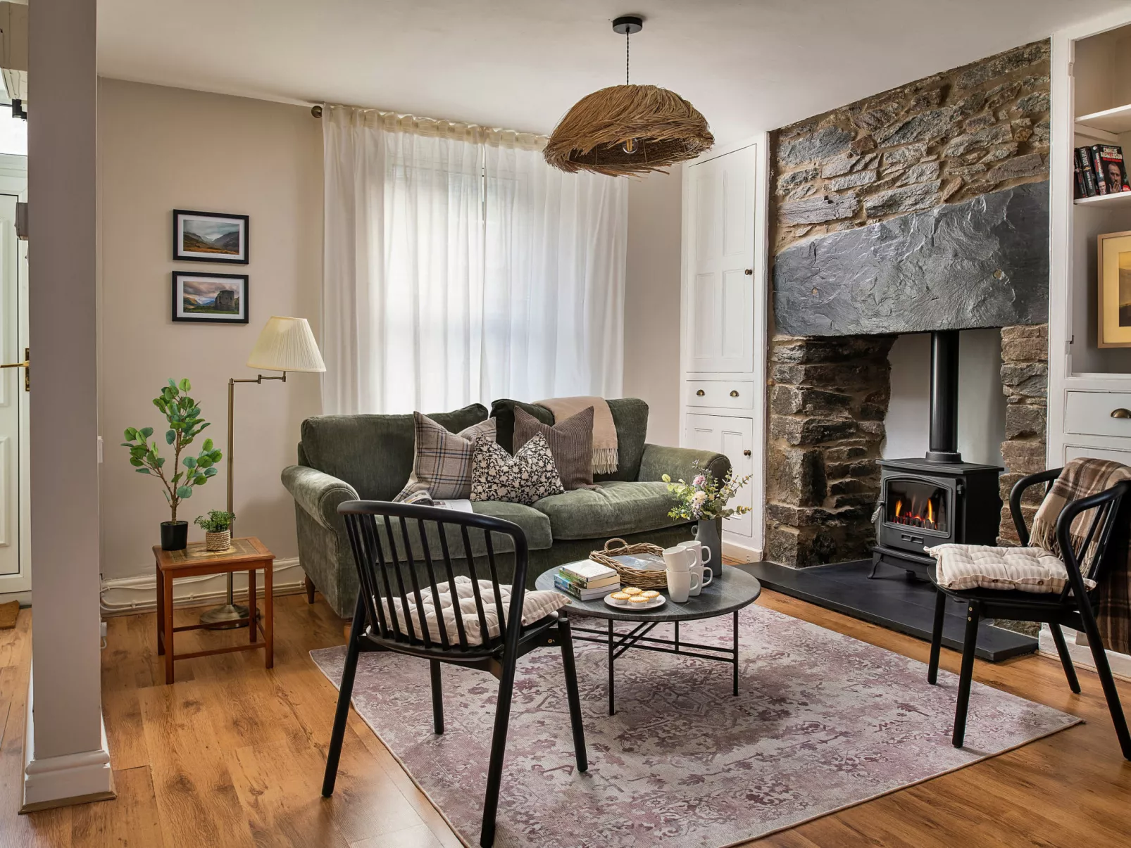 Bwthyn Llechi (Slate Cottage)-Binnen