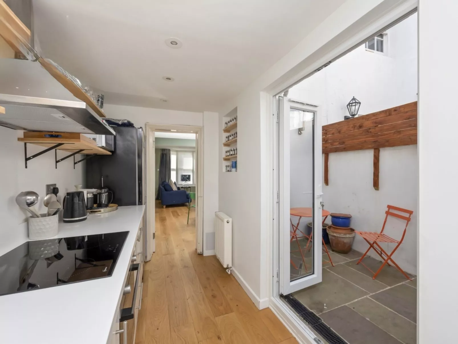 Brighton House-Binnen