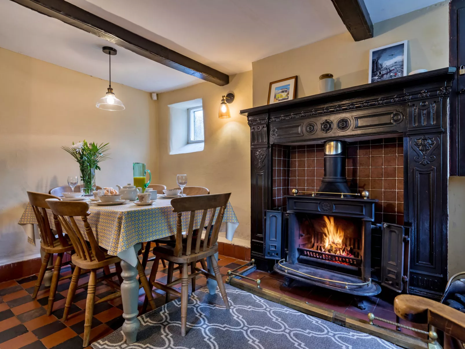 Spring Cottage-Binnen